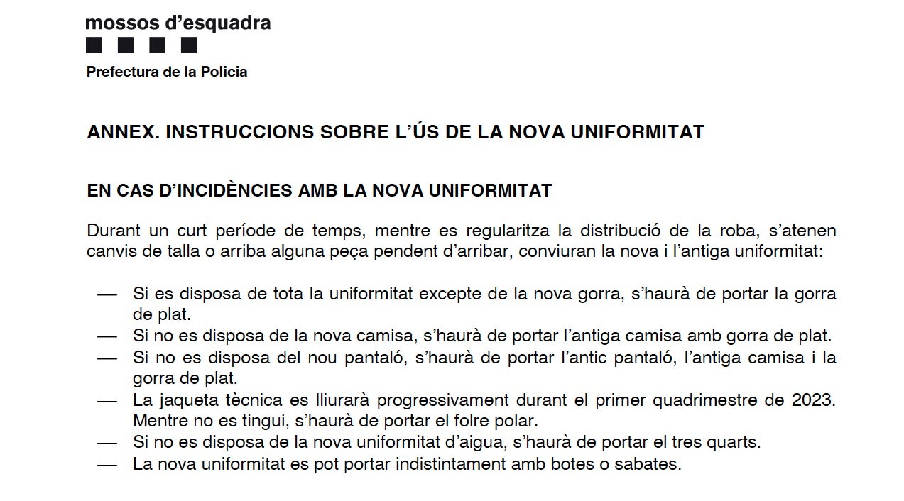 Annex de la Prefectura amb la nova uniformitat dels Mossos d'Esquadra/Quico Sallés