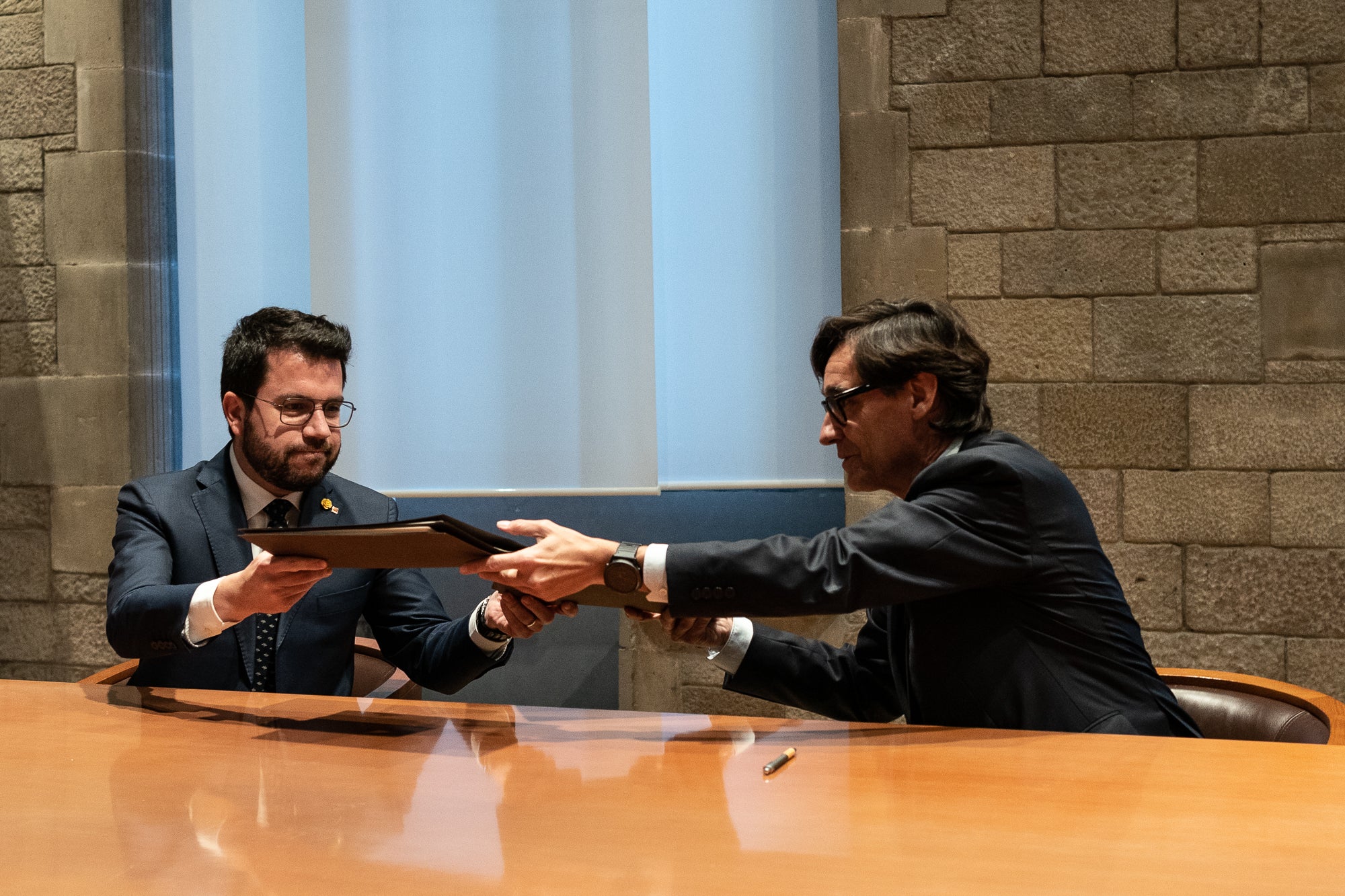 Signatura del pacte pressupostari entre el President de la Generalitat, Pere Aragonès, i el primer secretari del PSC, Salvador Illa. 01/02/2023 / Mireia Comas