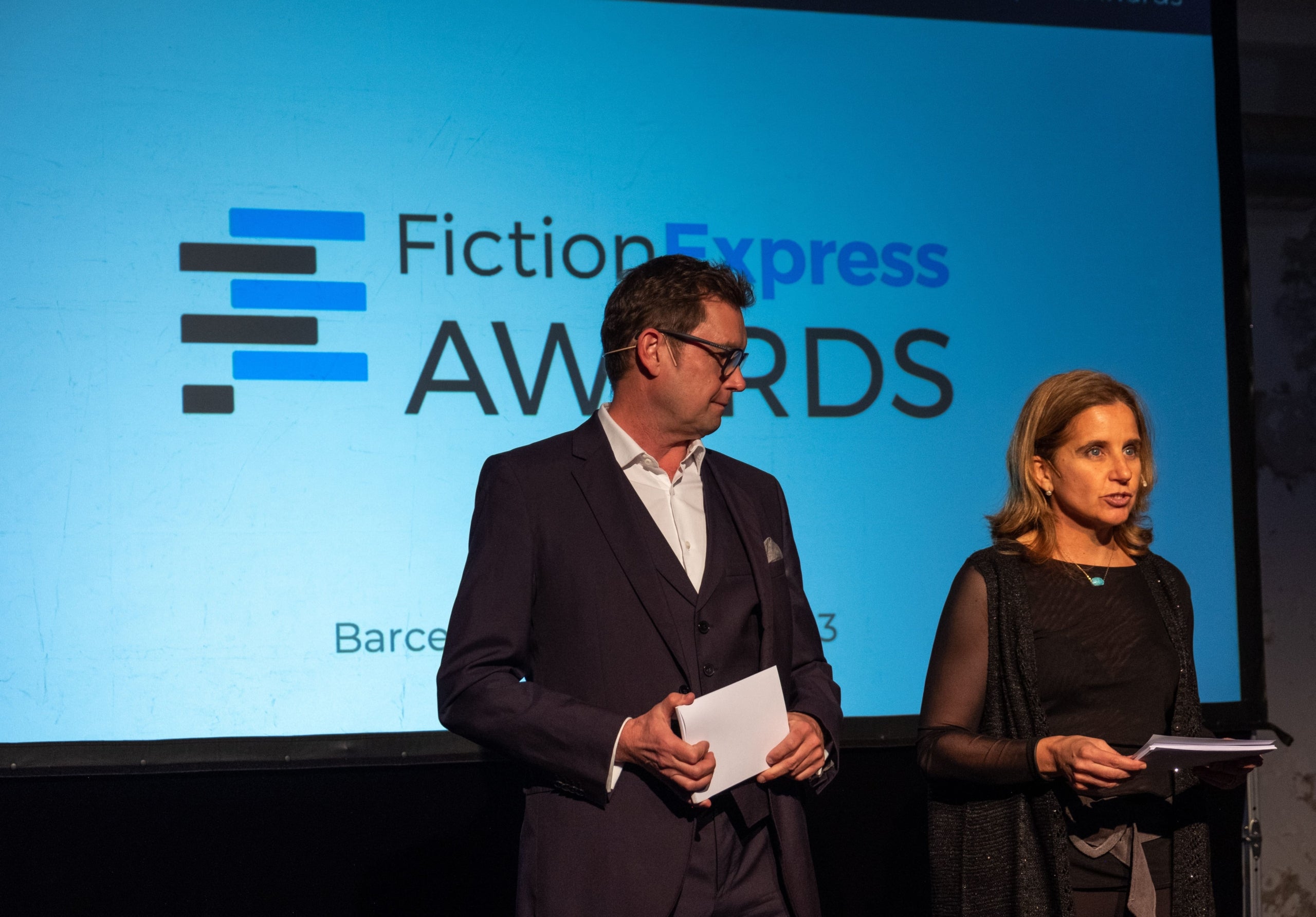 Els cofundadors de Fiction Express, Sven Huber i Cristina Puig, presentant la gala