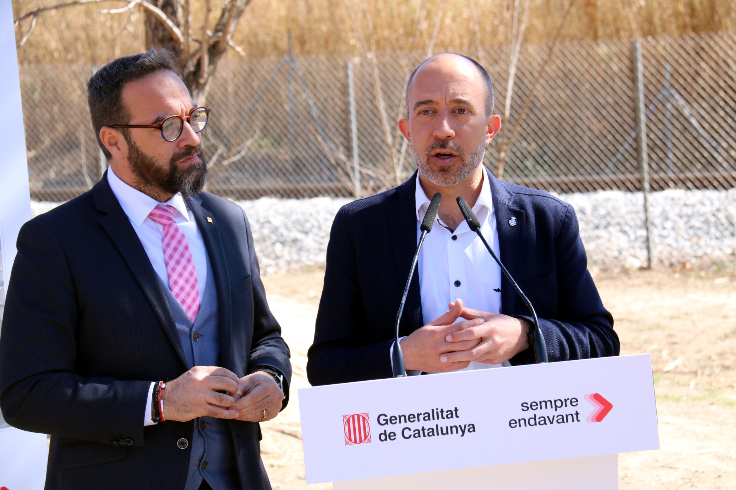 El conseller de Territori, Juli Fernàndez, i l'alcalde de Manresa, Marc Aloy, durant la presentació. | ACN (Nia Escolà)