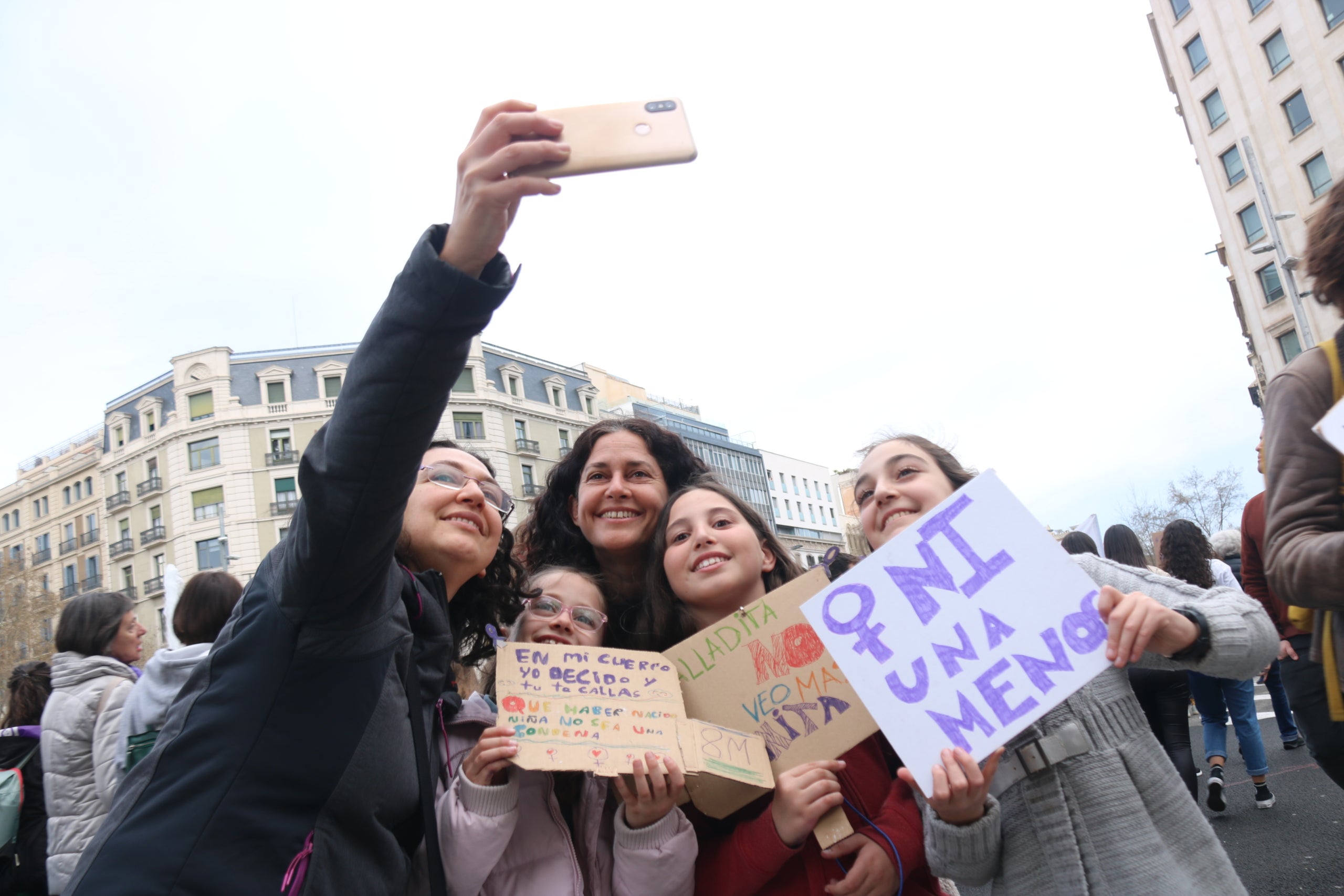 Unes assistents a la manifestació feminista de Barcelona el 8 de març de 2020 / ACN 
