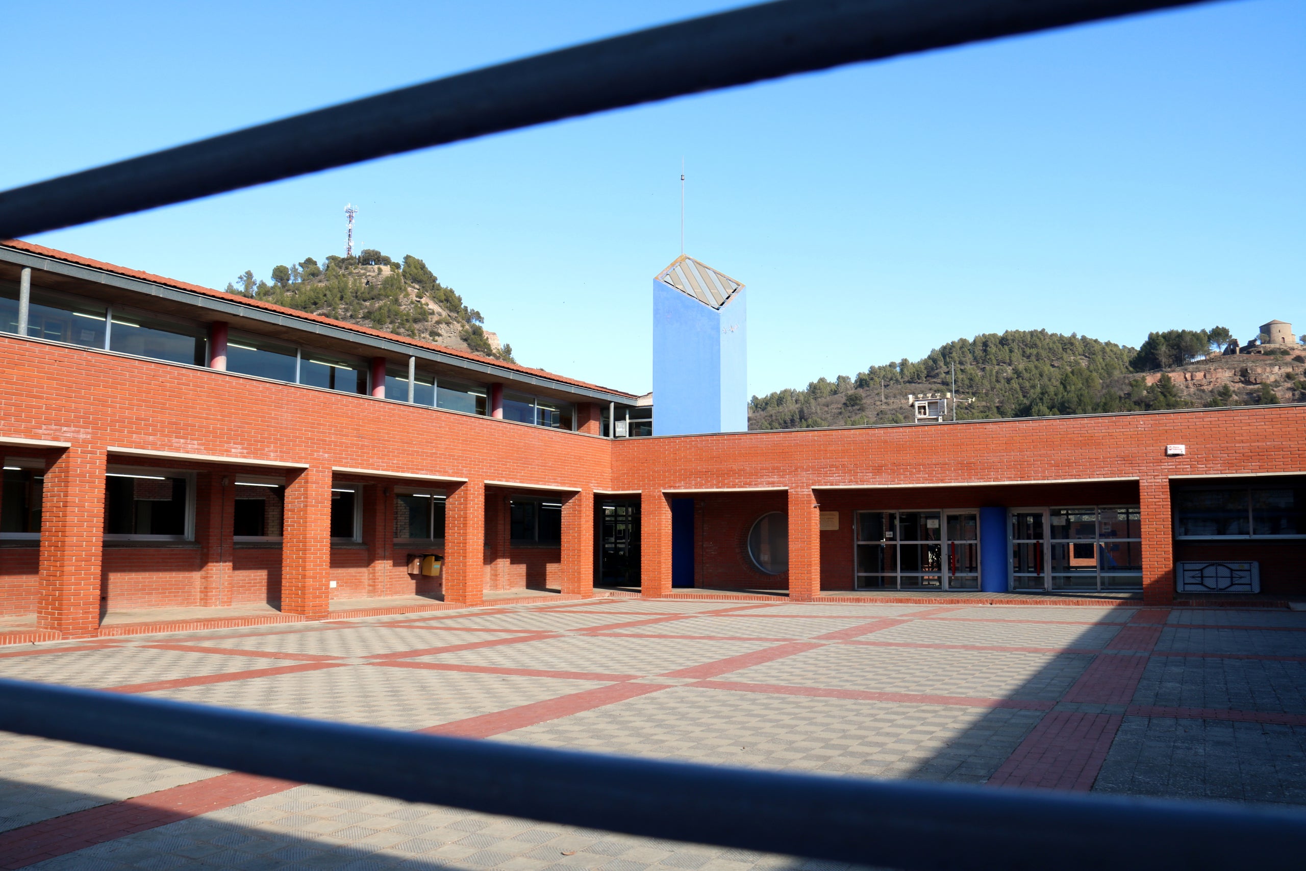 L'Institut Llobregat de Sallent, on estudiava l'adolescent que es va suïcidar | ACN