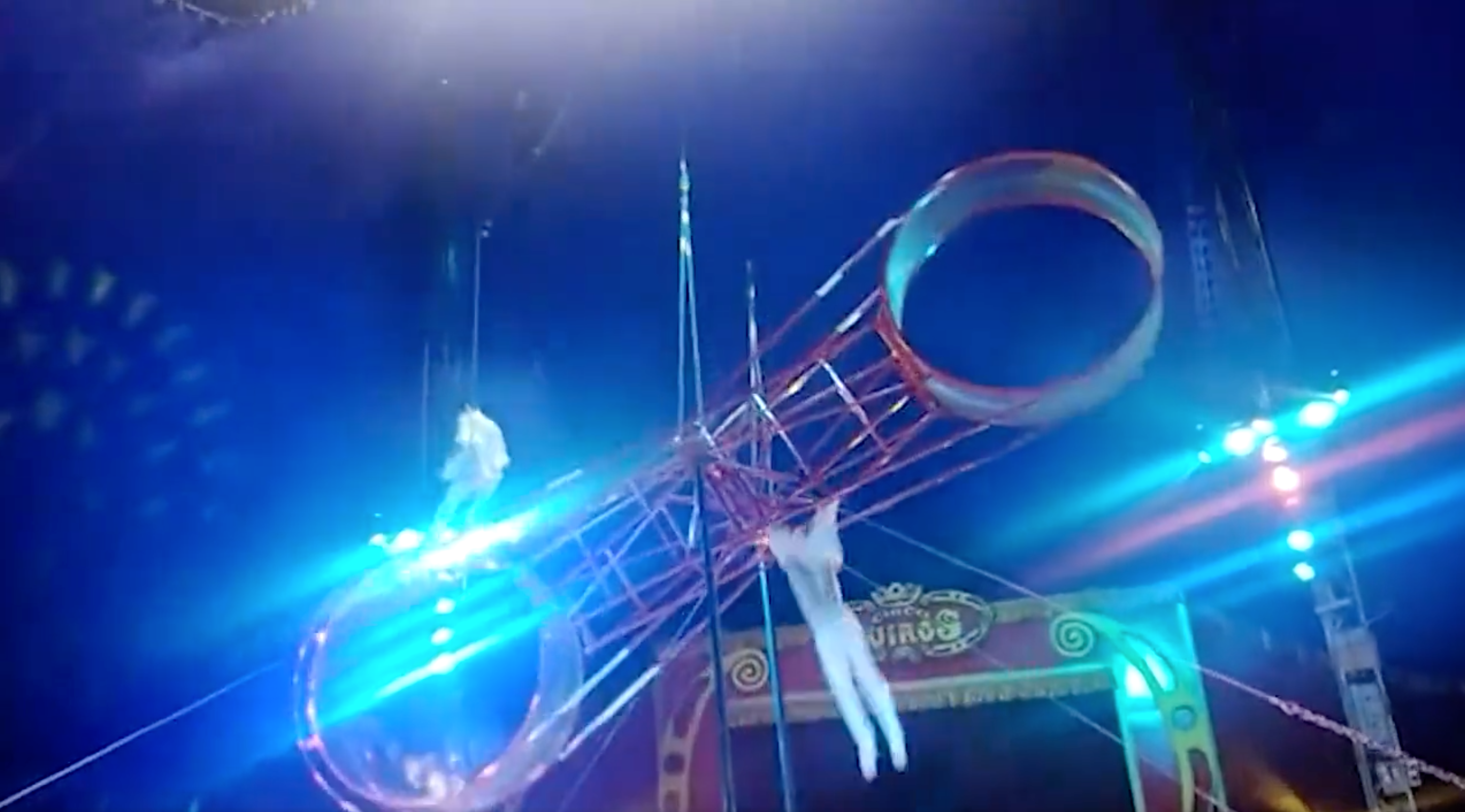 Un trapezista de 23 anys ha patit ferides a la cara després de caure des d'una alçada de 7 metres quan realitzava el seu espectacle al Circ Quirós a Madrid | Twitter