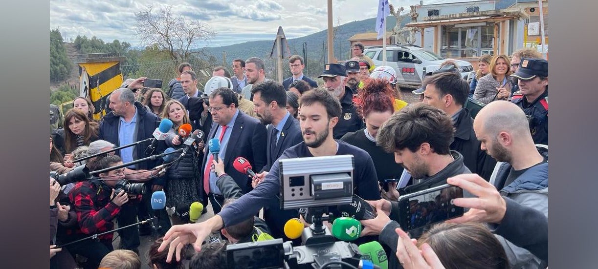 El conseller d'Interior, Joan Ignasi Elena, i el d'Empresa i Treball, Roger Torrent, a la mina de Súria on s'ha produït un accident mortal / Q.S.