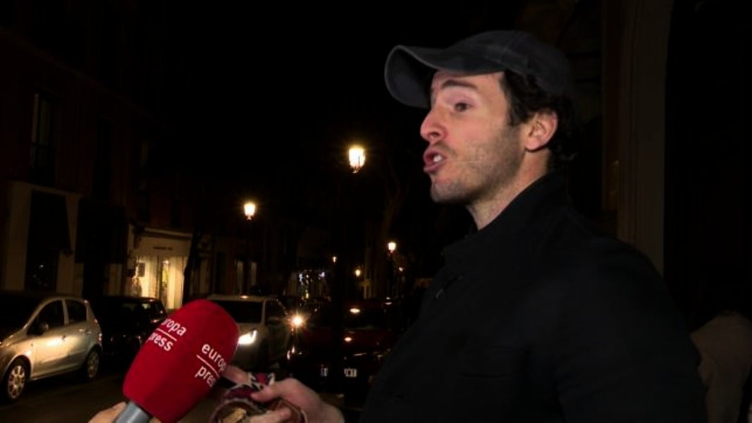 Ýñigo Onieva se enfrenta a los fotògrafos otra vez - Europa Press