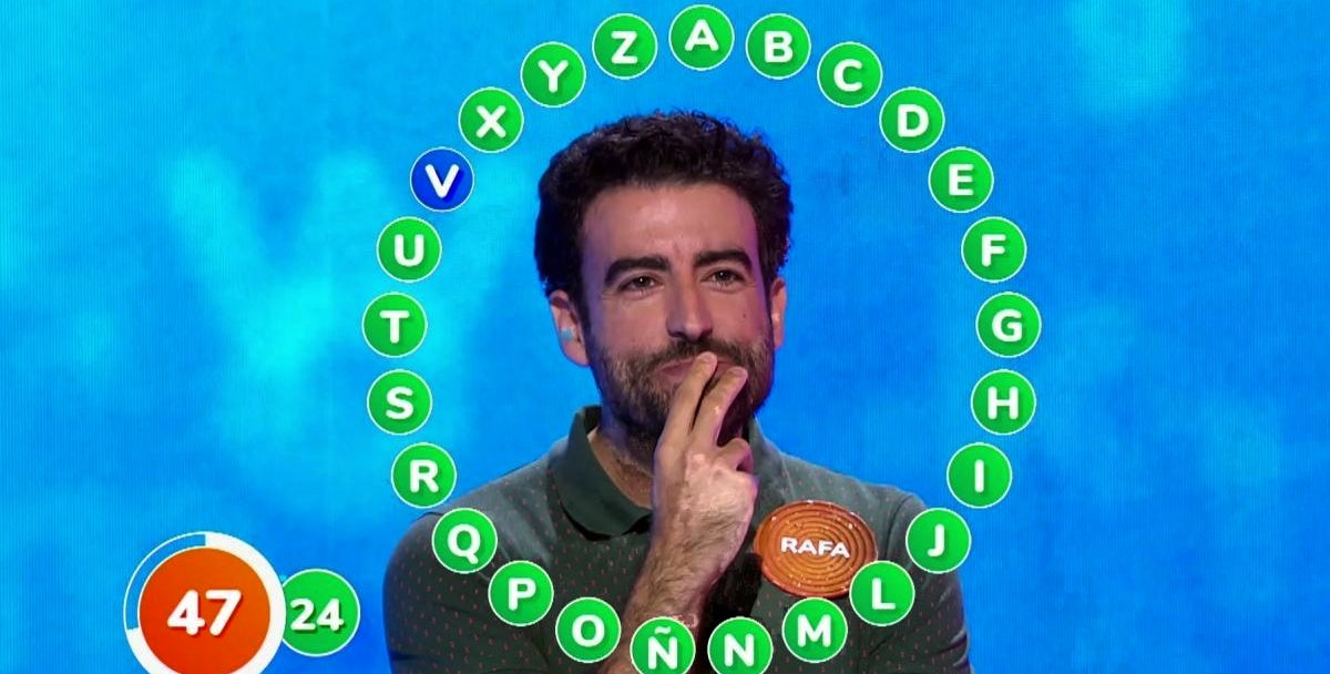 L'últim guanyador de 'Pasapalabra' surt amb una presentadora d'Antena 3