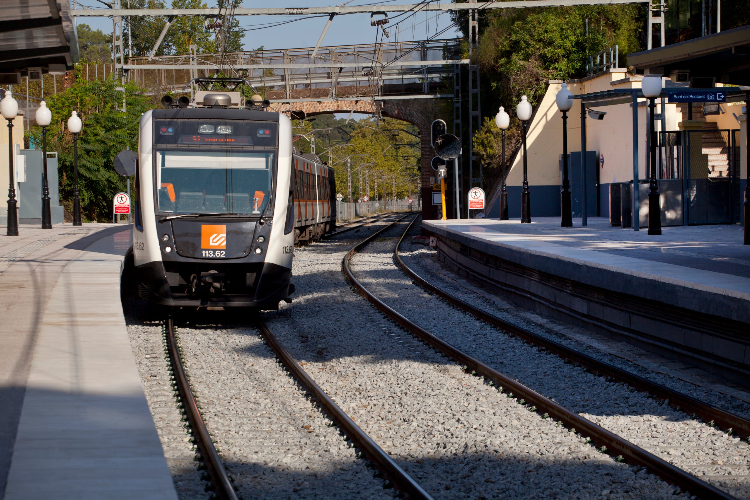 Un tren d'FGC arribant a l'estació del Baixador de Vallvidrera | FGC