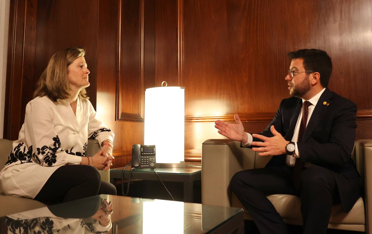 La síndica d'Aran, Maria Vergés, s'ha reunit amb el president de la Generalitat, Pere Aragonès, al Parlament | ACN