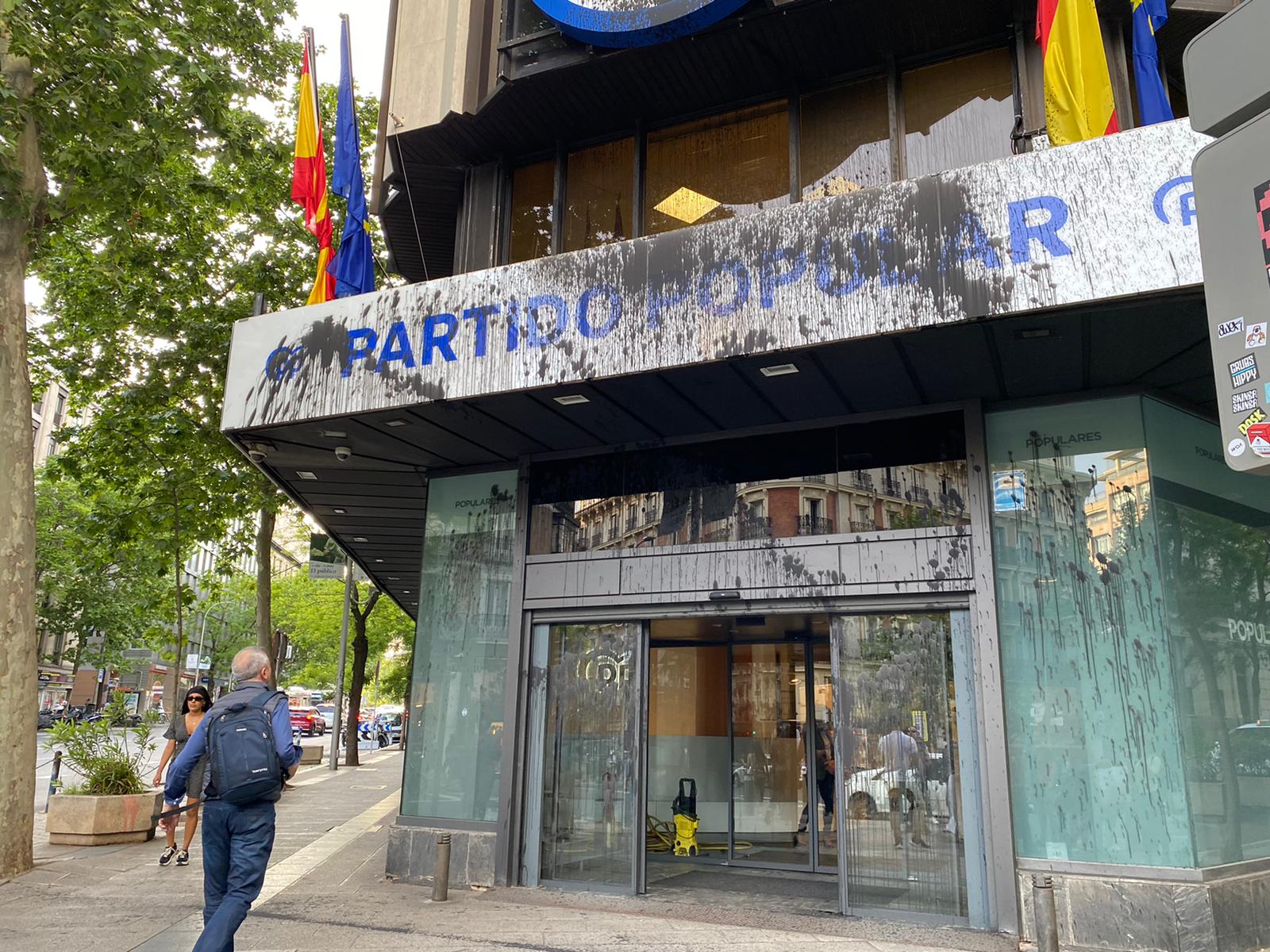 Seu del PP a Madrid amb la façana tacada de pintura negra

Data de publicació: dilluns 24 d’abril del 2023, 20:53

Localització: Madrid

Autor: Cedida per PP