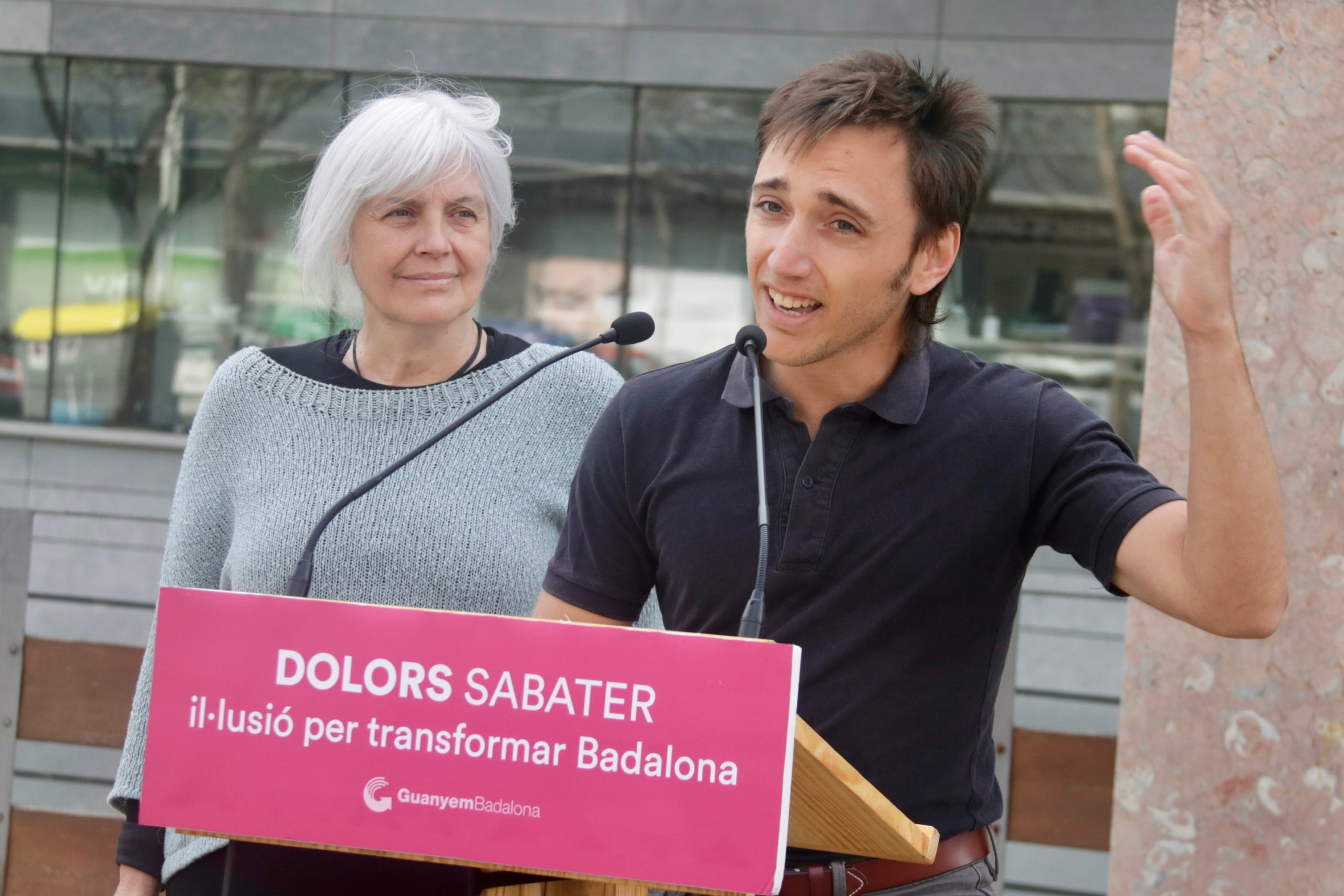 Marcel Vivet, amb Dolors Sabater, durant la presentació de l'activista com a número 3 de la llista de Guanyem Badalona

Data de publicació: dimarts 11 d’abril del 2023, 12:17

Localització: Badalona

Autor: Jordi Pujolar