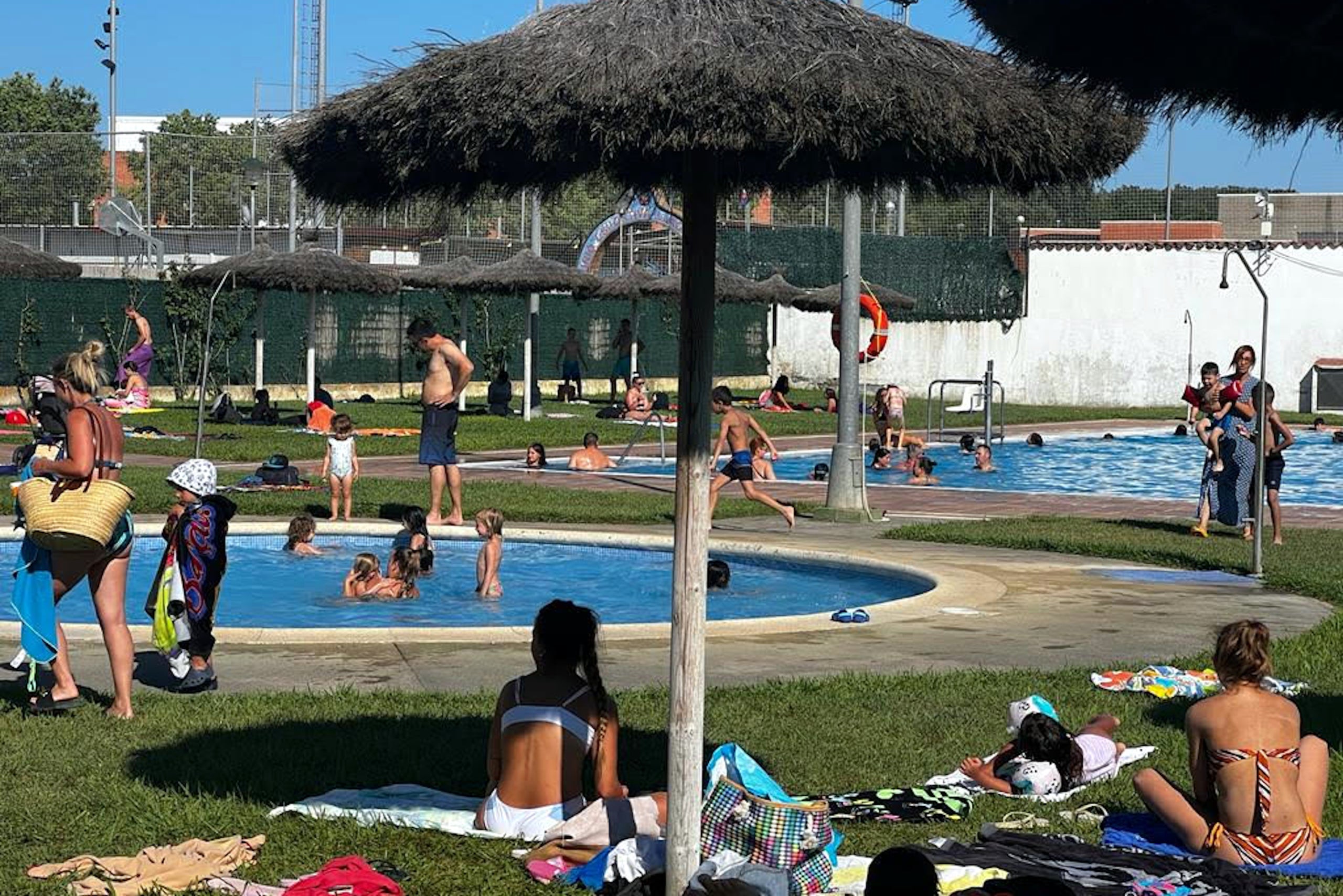 Piscinas municipales abren gratuitamente durante las olas de calor | ACN