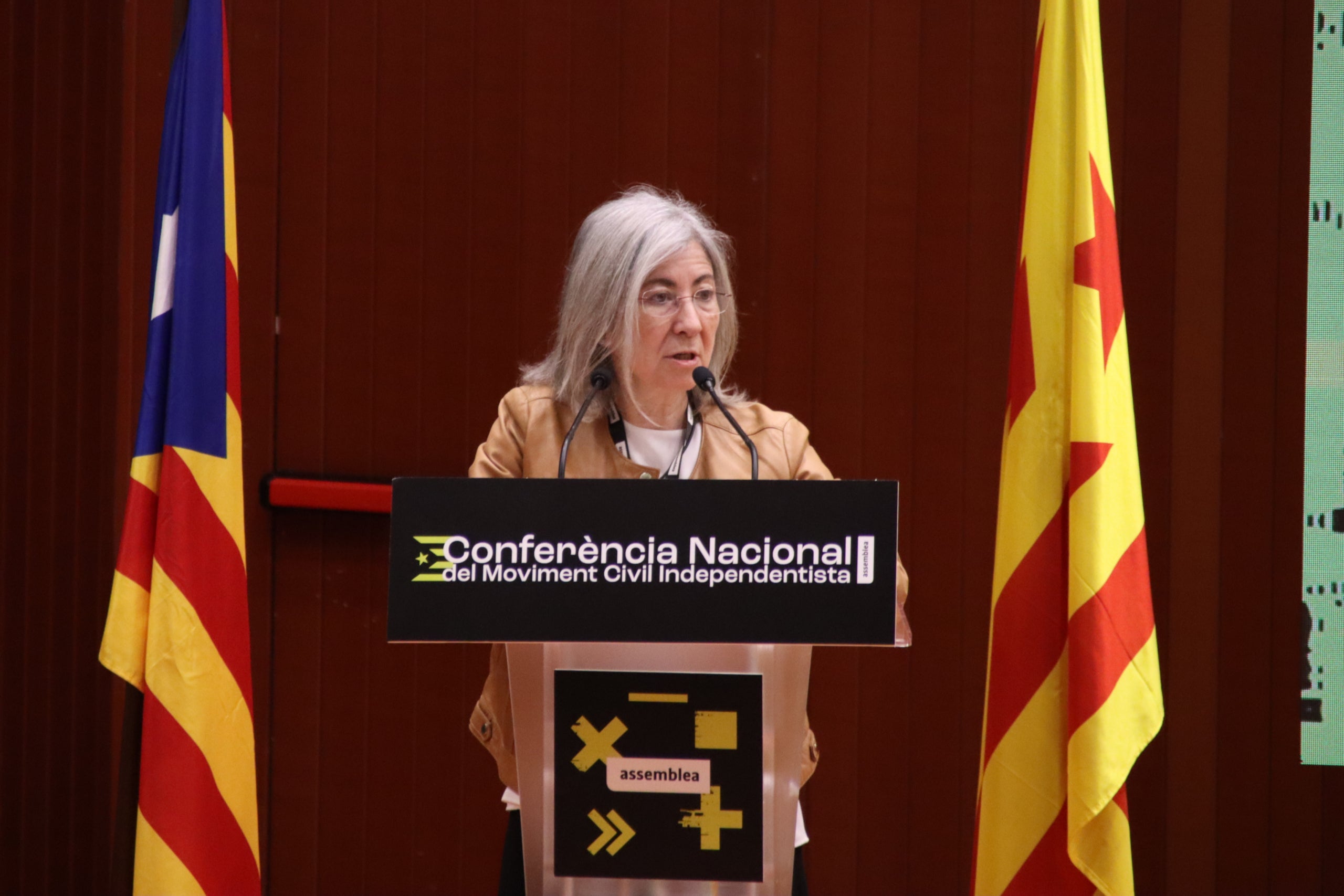 La presidenta de l'ANC, Dolors Feliu, fent la cloenda de la Conferència Nacional del Moviment Civil Independentista el març de 2023 | ACN
