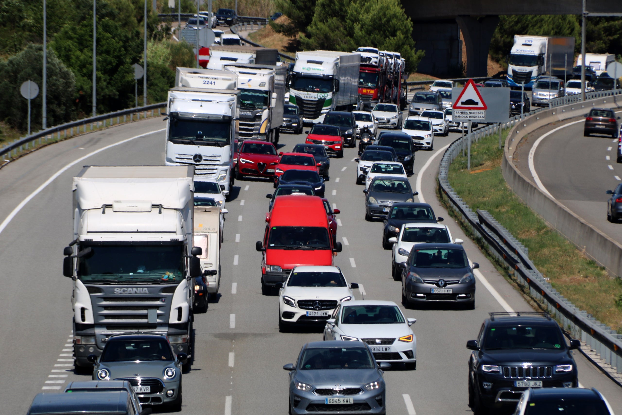 Trànsit preveu que surtin de l'àrea metropolitana de Barcelona uns 380.000 vehicles entre aquesta tarda i demà al matí | ACN