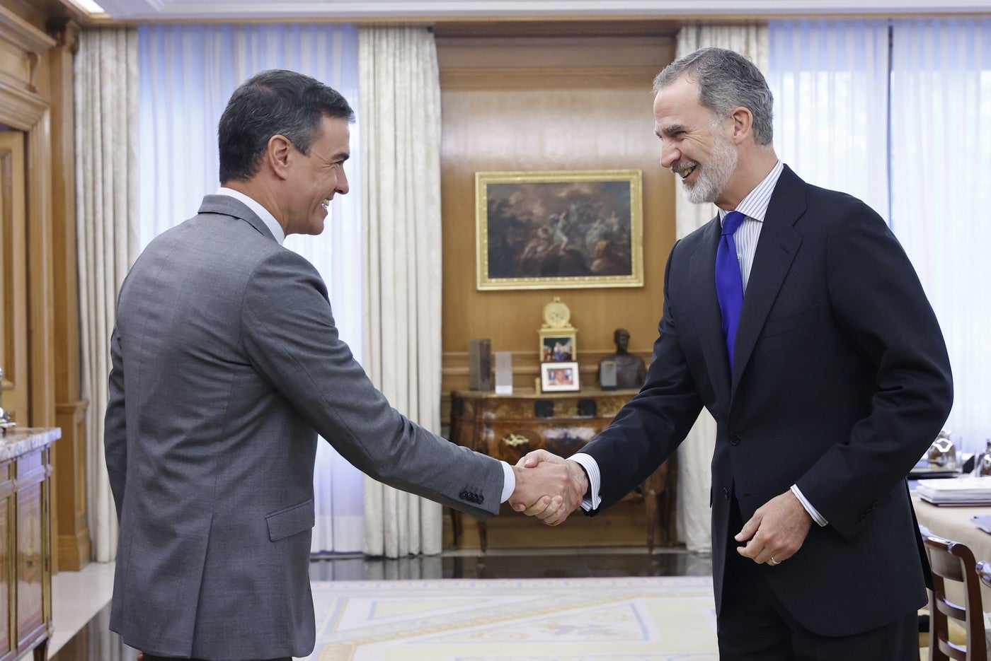 Felip de Borbó saluda Pedro Sánchez a l'inici de la reunió del Consell de Seguretat Nacional/Casa Real