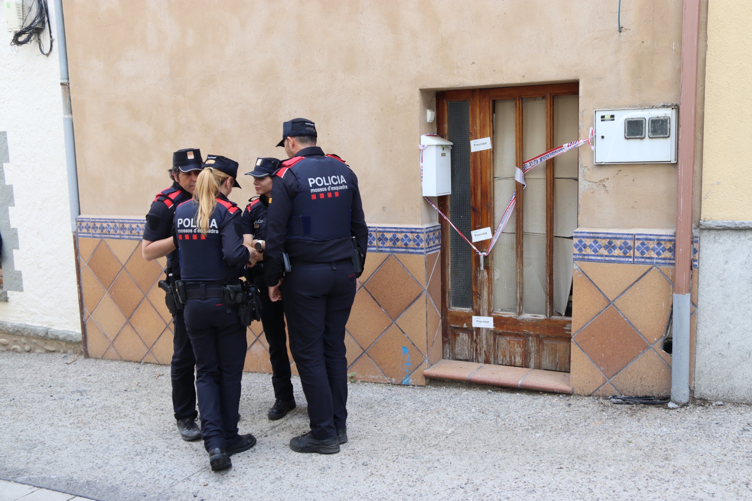 Imatge d'arxiu d'un grup de Mossos a l'escenari d'un crim / ACN