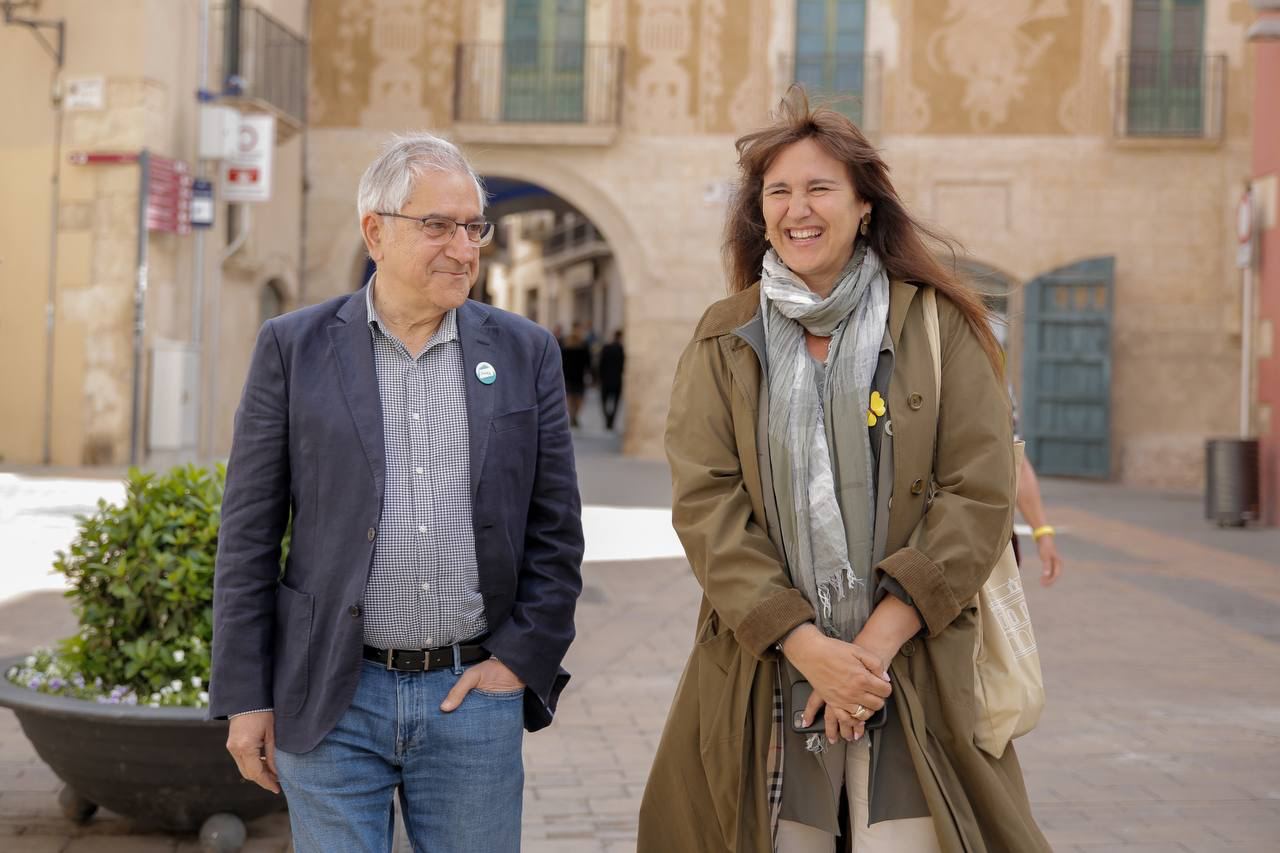 La presidenta de Juntos, Laura Borràs, junto con el candidato en El Vendrell, Josep Maria Llasat / Juntos