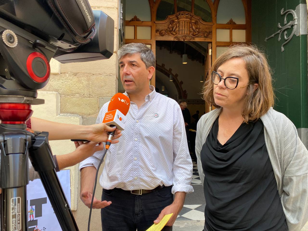 La diputada de la CUP Eulàlia Reguant con el alcaldable cupaire de Granollers, Josep Maria Gontan en un acto para las elecciones municipales / CUP