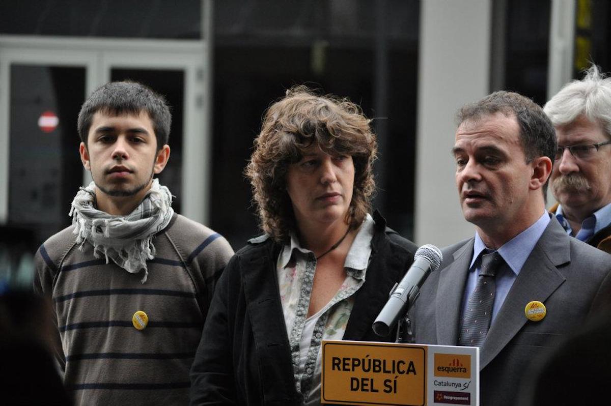 Teresa Jordà i Alfred Bosch, en un acte de campanya a l'aeroport de Girona el 2011/Facebook Teresa Jordà