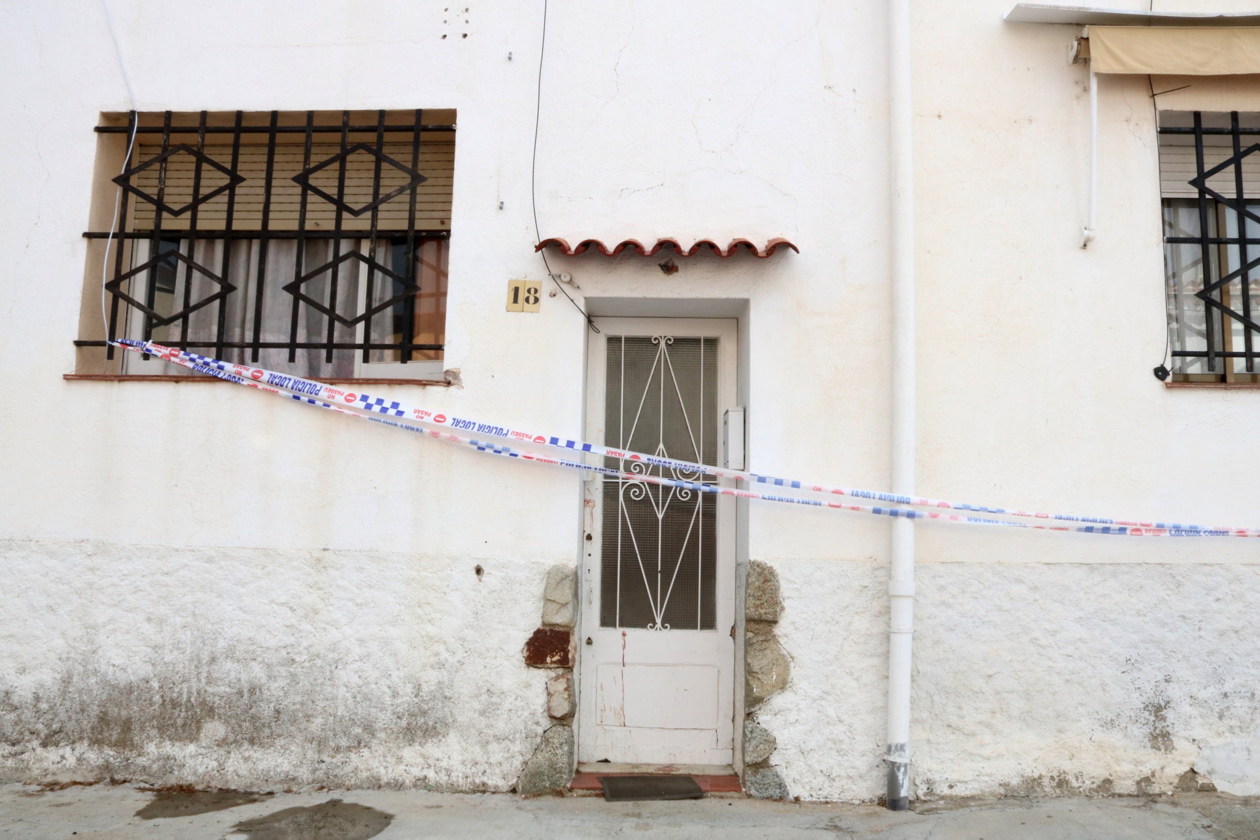 Entrada a l'habitatge d'Alella on un home ha mort per arma de foc la tarda de la revetlla de Sant Joan / ACN