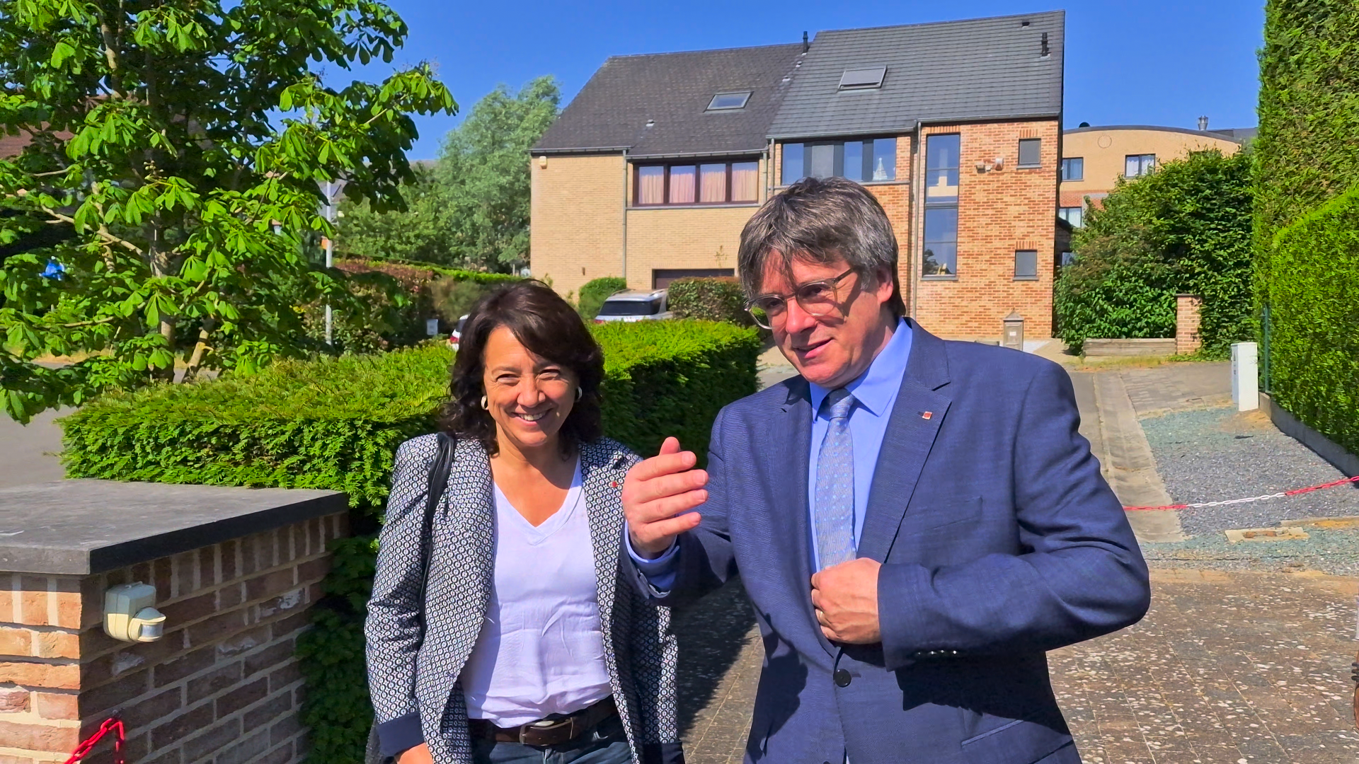 El president a l'exili, Carles Puigdemont, amb la presidenta del Parlament, Anna Erra / Junts
