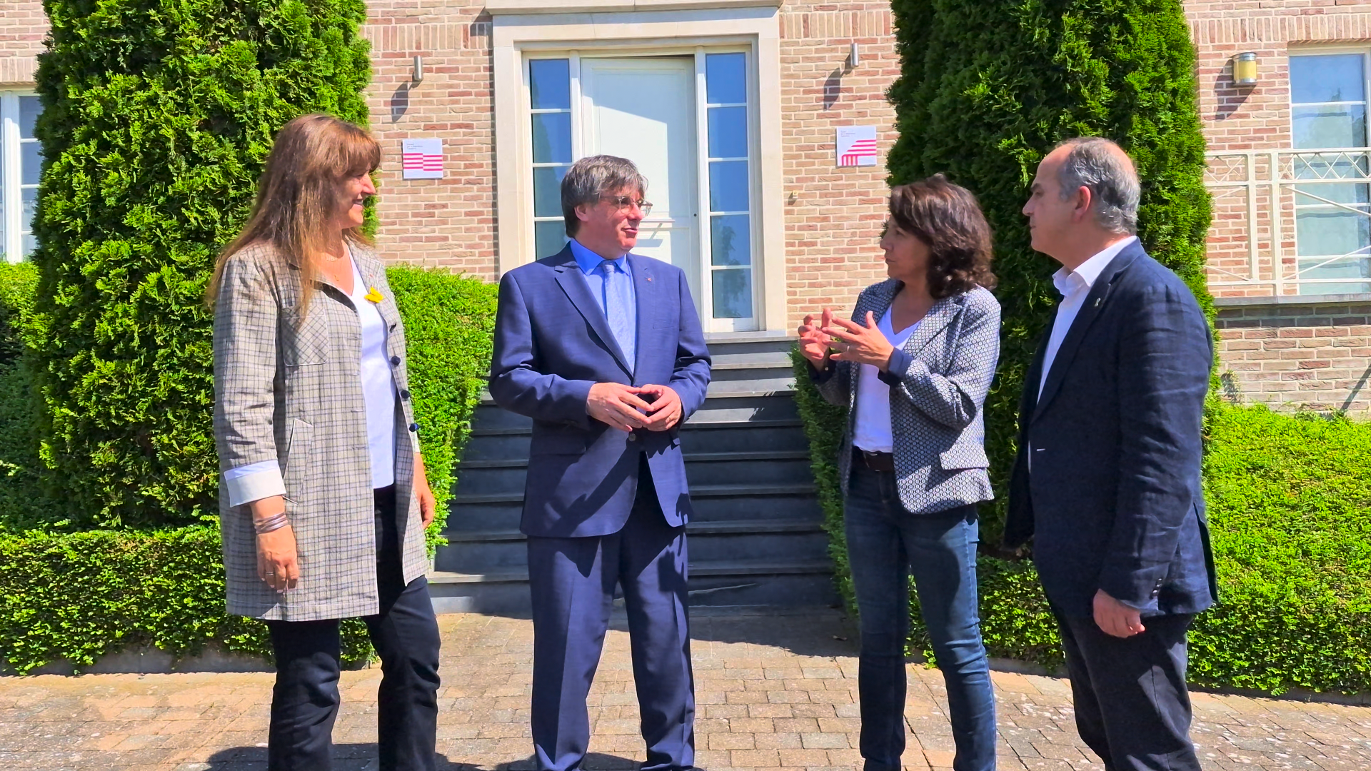 El president a l'exili, Carles Puigdemont, amb la presidenta del Parlament, Anna Erra , el secretari general de Junts, Jordi Turull, i la presidenta de Junts, Laura Borràs/ Junts