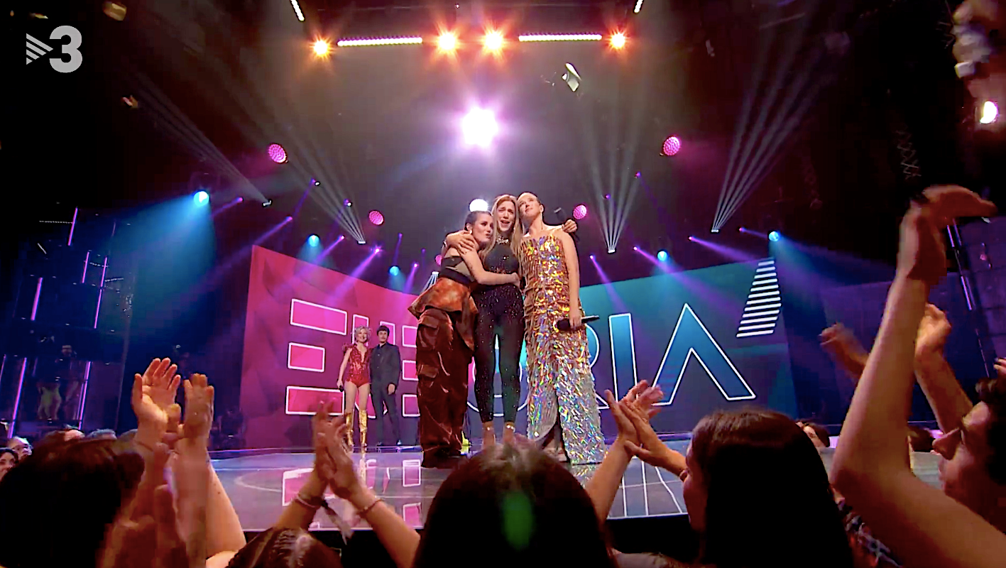 Les tres finalistes d''Eufòria', Jim, Carla i Alèxia, al final de la gala de la segona semifinal, al plató de TV3