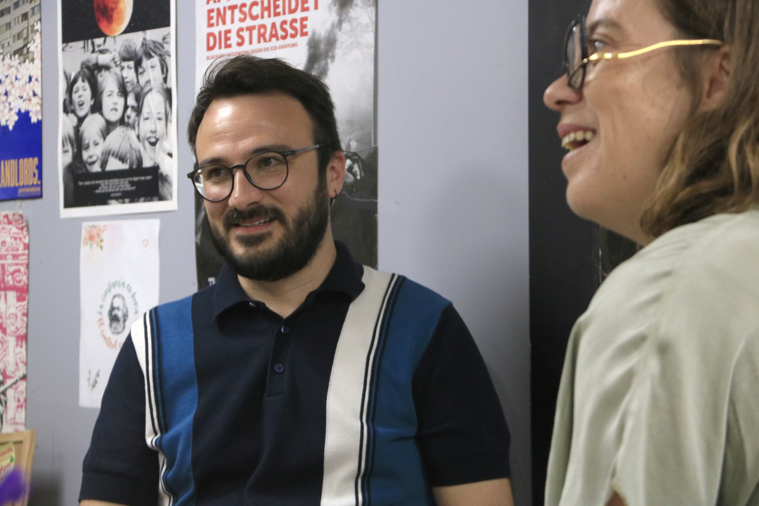 El cap de llista de la CUP per Barcelona, Albert Botran, en una reunió interna a la seu del partit / ACN