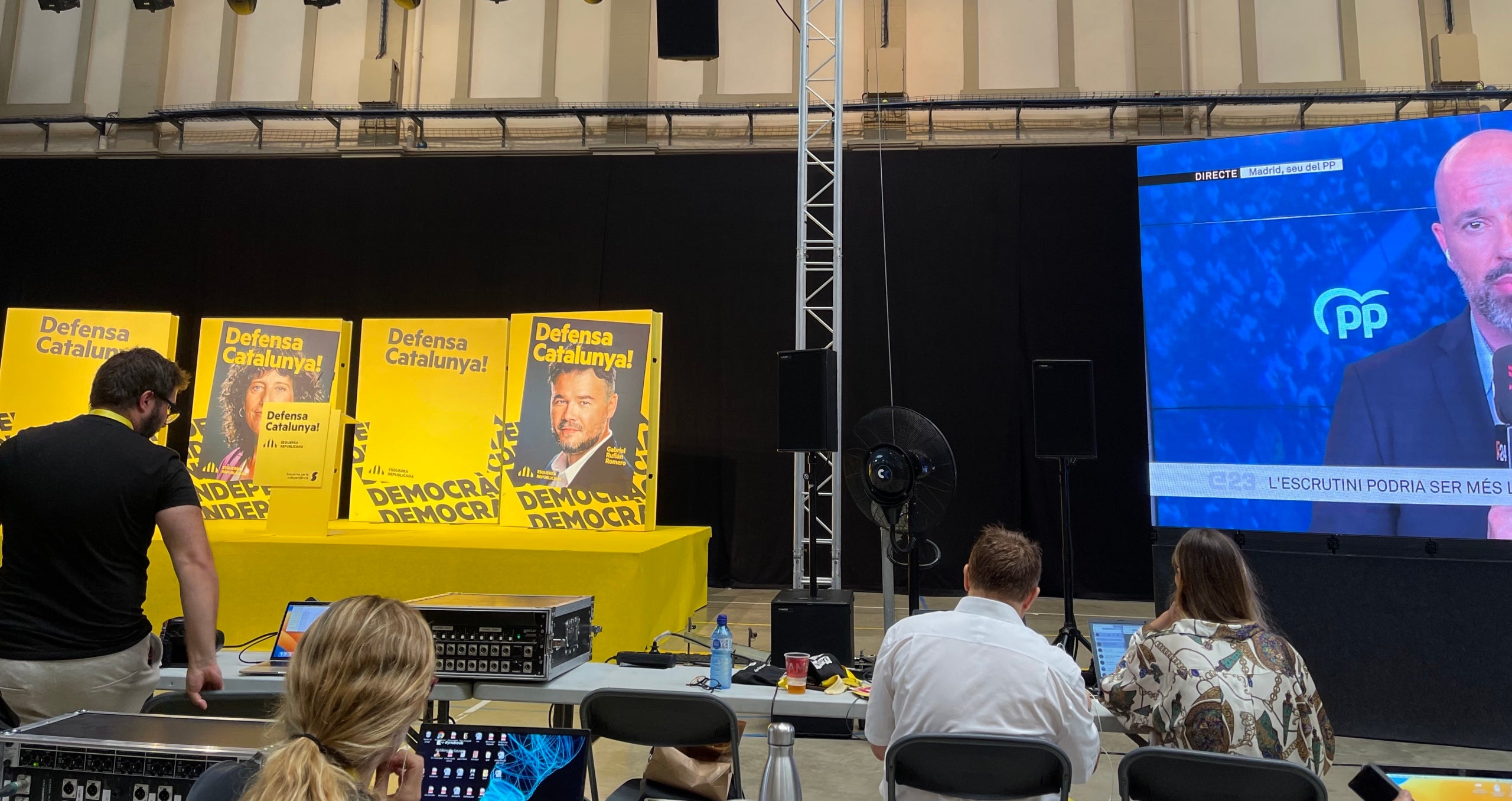 Un ambient tranquil a la seu electoral d'ERC/QS