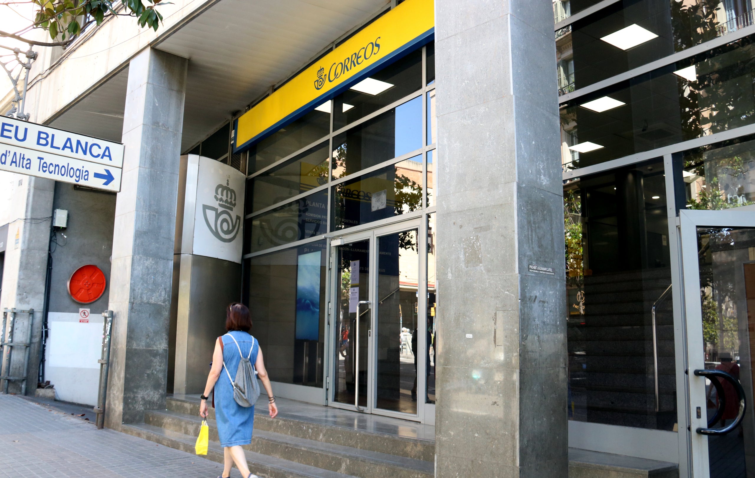 L'oficina de Correus de Gran de Gràcia de Barcelona / ACN