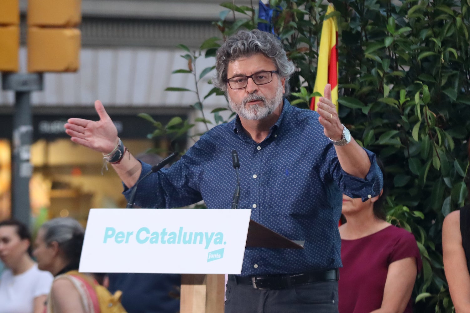 El candidat de Junts al Senat, Toni Castellà, en l'acte de final de campanya del partit / Nico Tomás - ACN