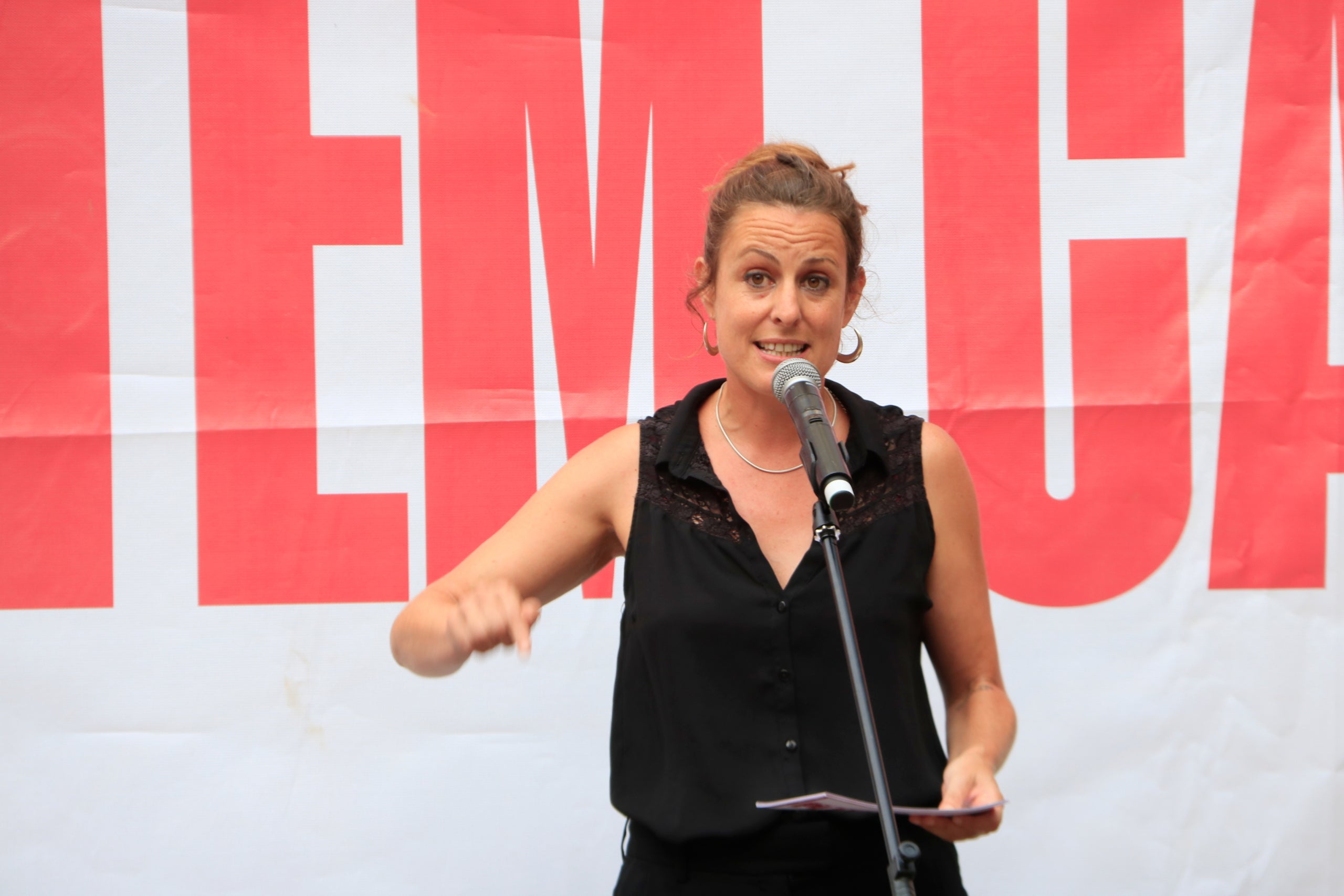 La candidata de la CUP a Girona el 23-J, Mireia Vehí, en un acte a Vilanova i la Geltrú / ACN