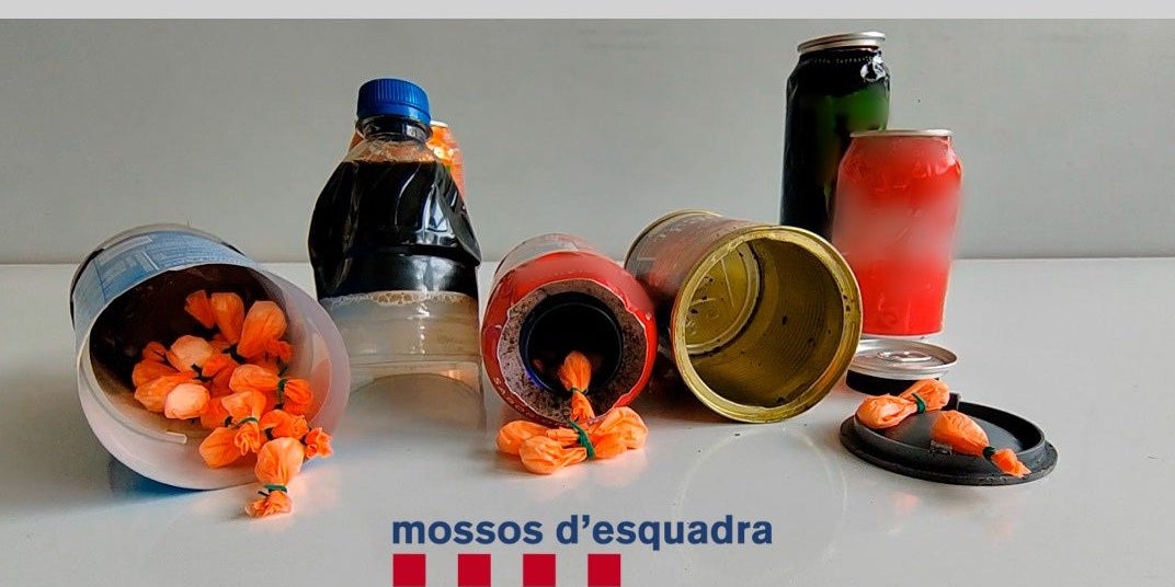 Les llaunes i ampolles buides de drogues/Mossos