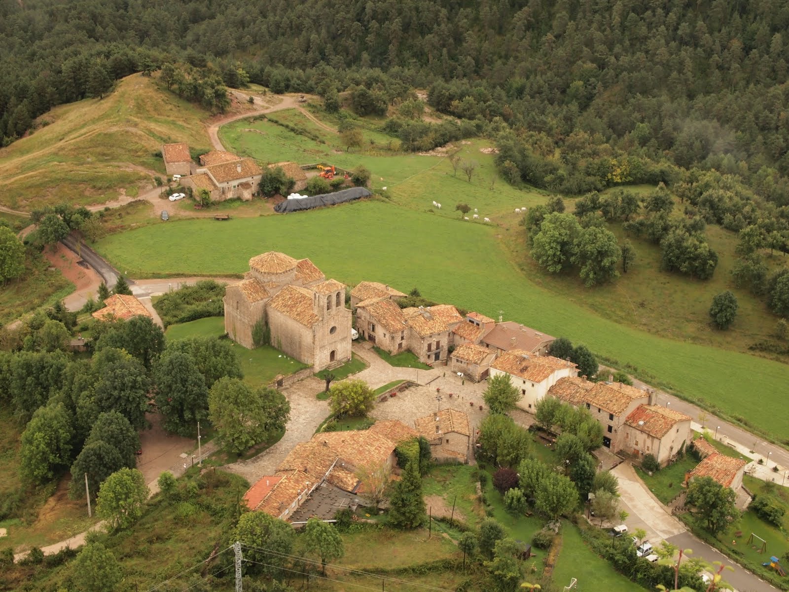 Vista aèria de Sant Jaume de Frontanyà (Berguedà) / Marc Solé / Wikimedia (CC BY-SA 3.0)