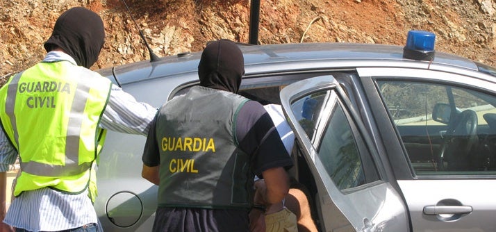 Membres de la Guàrdia Civil durant l'arrest d'un sospitós/MdI