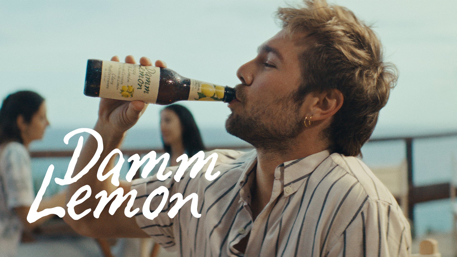 Carlos Cuevas, protagonista de la nova campanya de Damm Lemon, 'Variar'