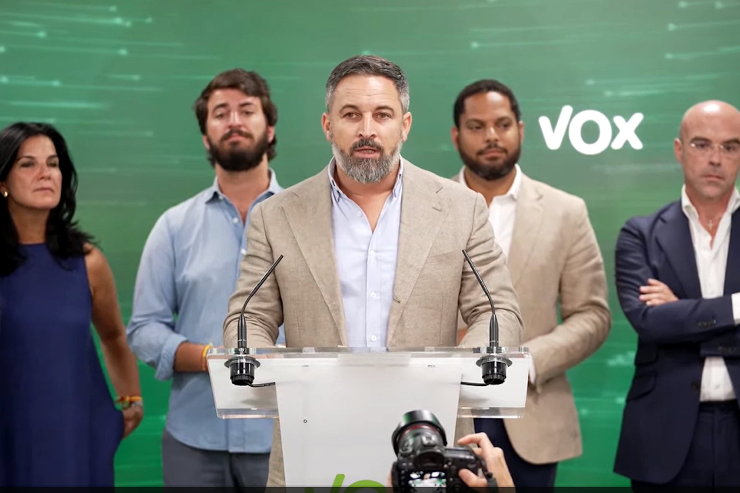 El líder de Vox, Santiago Abascal, valorant els resultats d'aquest 23-J des de la seu de Bambú / ACN