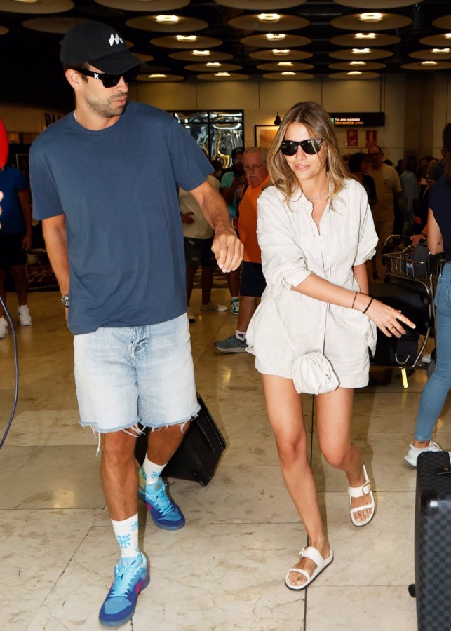 Els fotògrafs capten Gerard Piqué i Clara Chía de vacances - Europa Press