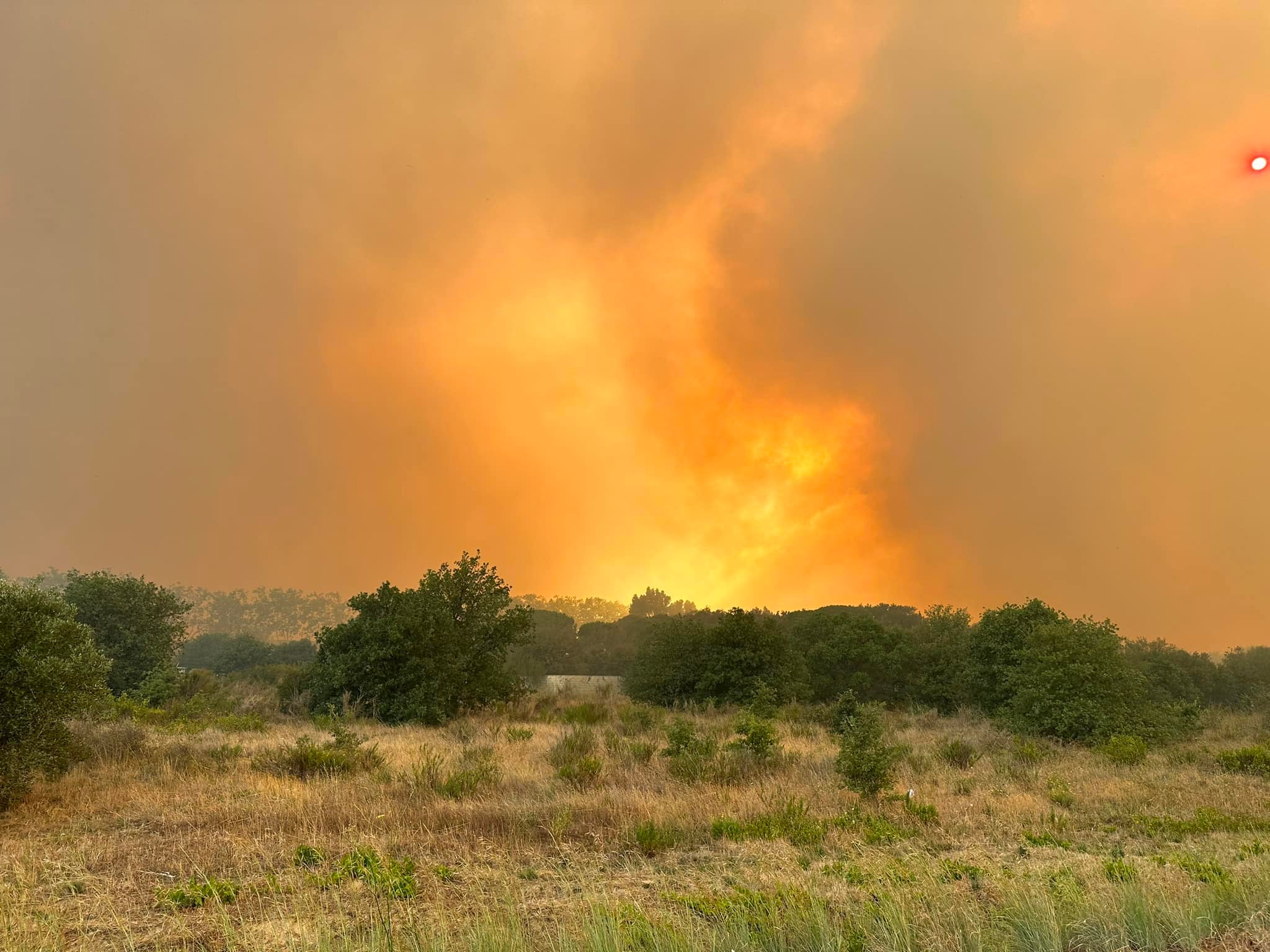 Les flames colpegen la Catalunya Nord / Twitter