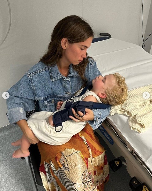 María Pombo, en el hospital con el hijo grande - Instagram