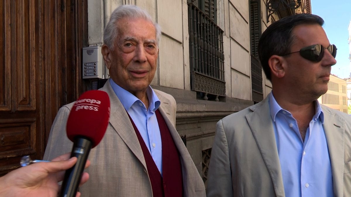 Mario Vargas Llosa reapareix després de la reconciliació amb l'ex - Europa Press