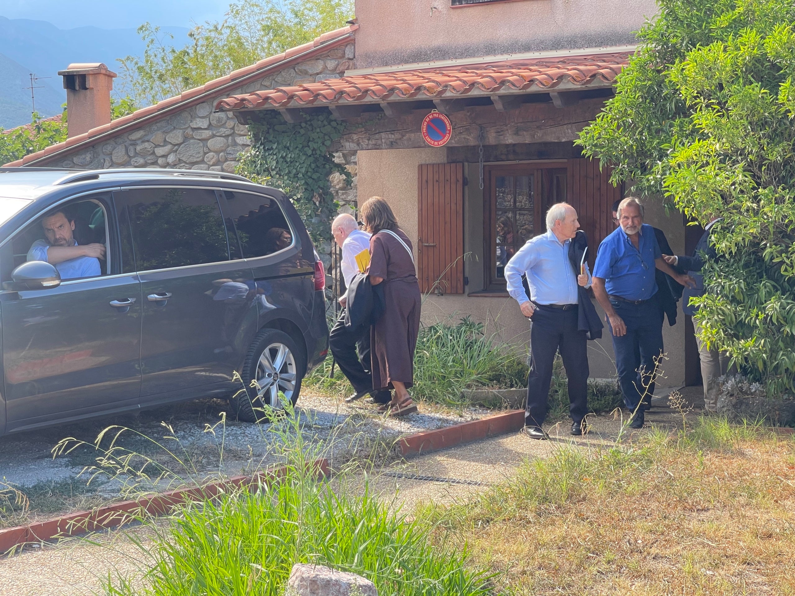 El presidente Montilla y Jordi Pujol en la salida de la comida a Codalet/Quico Sallés