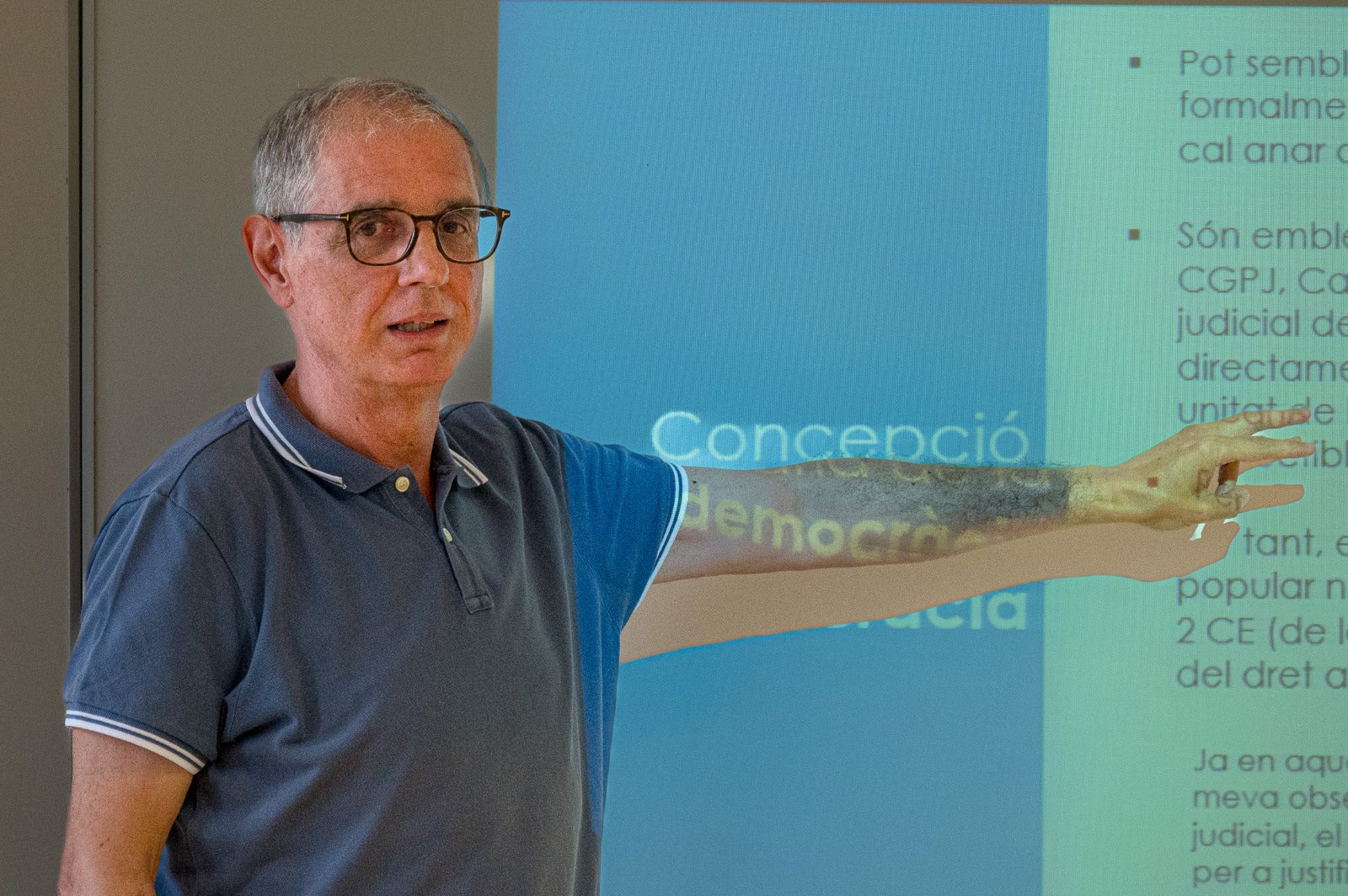 Josep Vilasojana, en un moment de la seva exposició sobre la tesi de sobirania i democràcia/Josep Maria Montaner