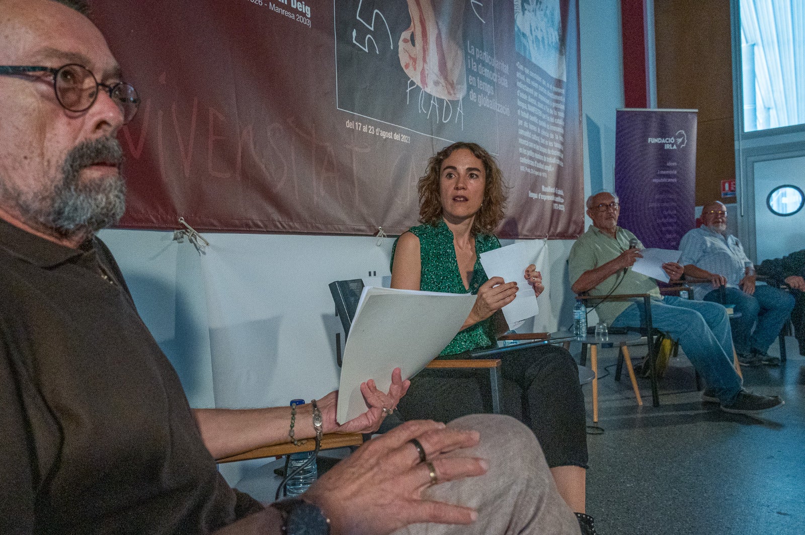 La consellera de Justícia Gemma Ubasart, amb l'historiador Manuel Pérez, l'exconseller Josep Huguet i el rector Jordi Cassassas/Josep Maria Montaner