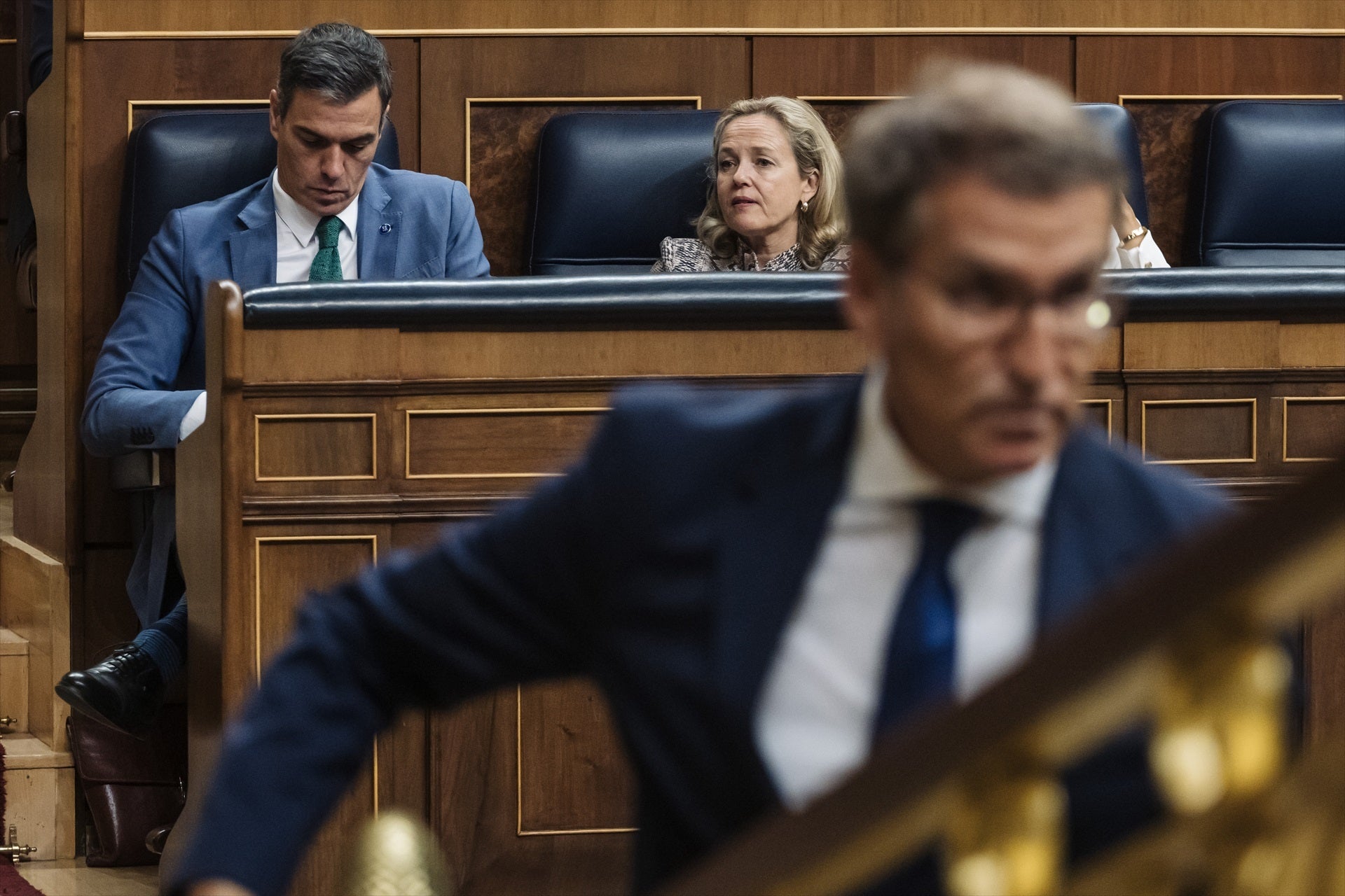 El president del govern en funcions, Pedro Sánchez, durant la intervenció de Feijóo al Congrés / Europa Press
