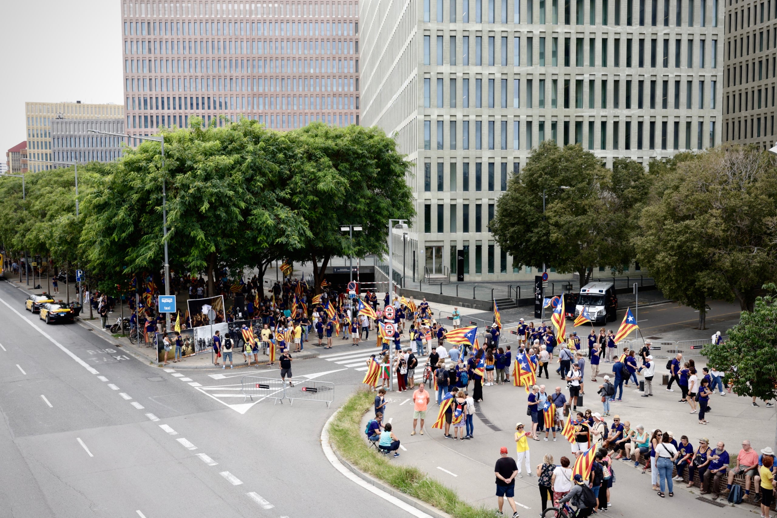 Els manifestants comencen a arribar a la concentració de la Diada 2023 / Jordi Play