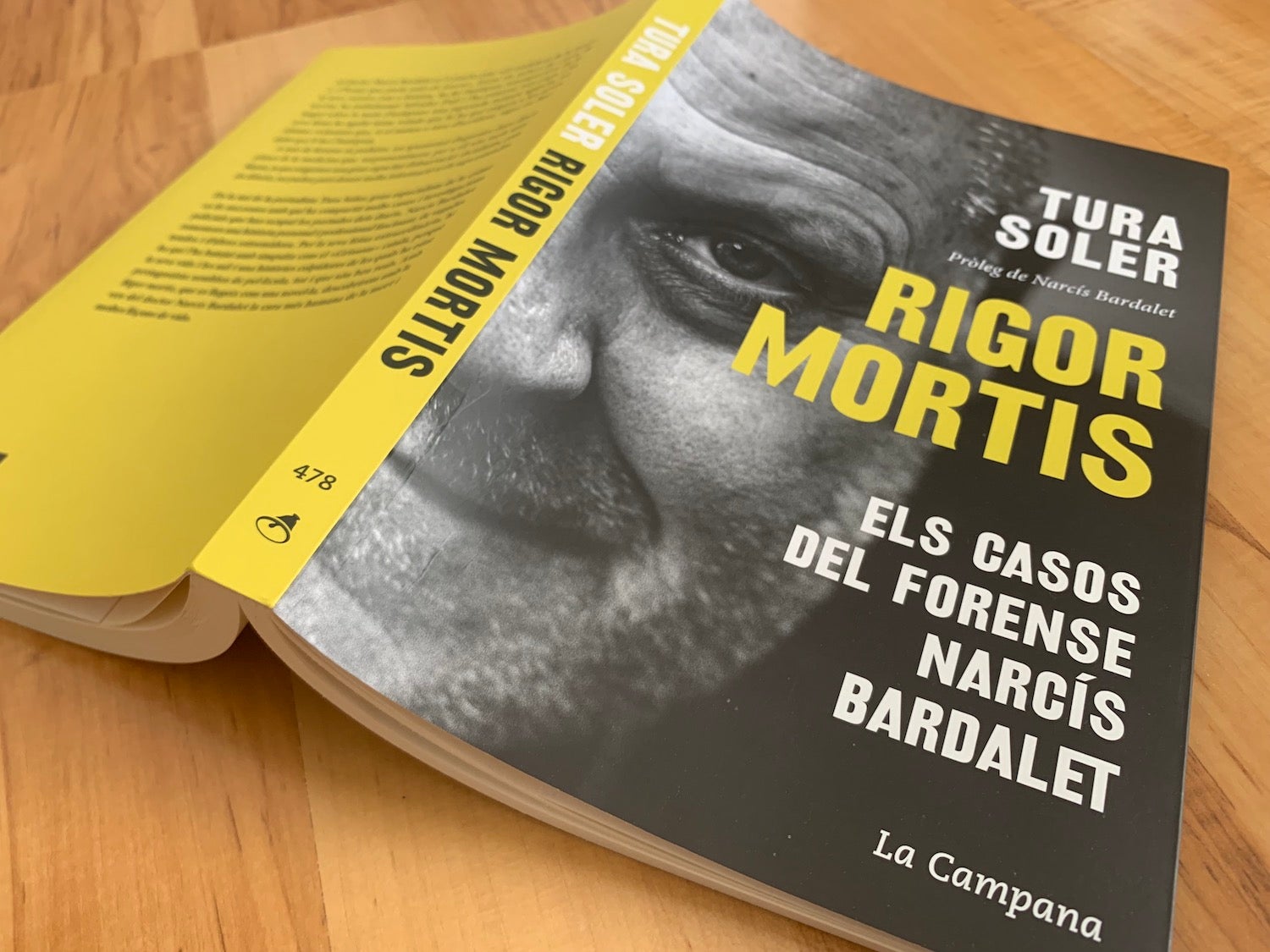 El llibre 'Rigor mortis', de Tura Soler, que recull les casos del forense Narcís Bardalet / S.B.