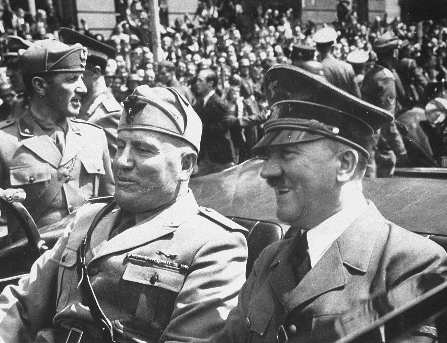 Benito Mussolini i Adolf Hitler, en una imatge del nazisme i el feixisme imperant a Europa abans de la Segona Guerra Mundial/US Memorial War Museum