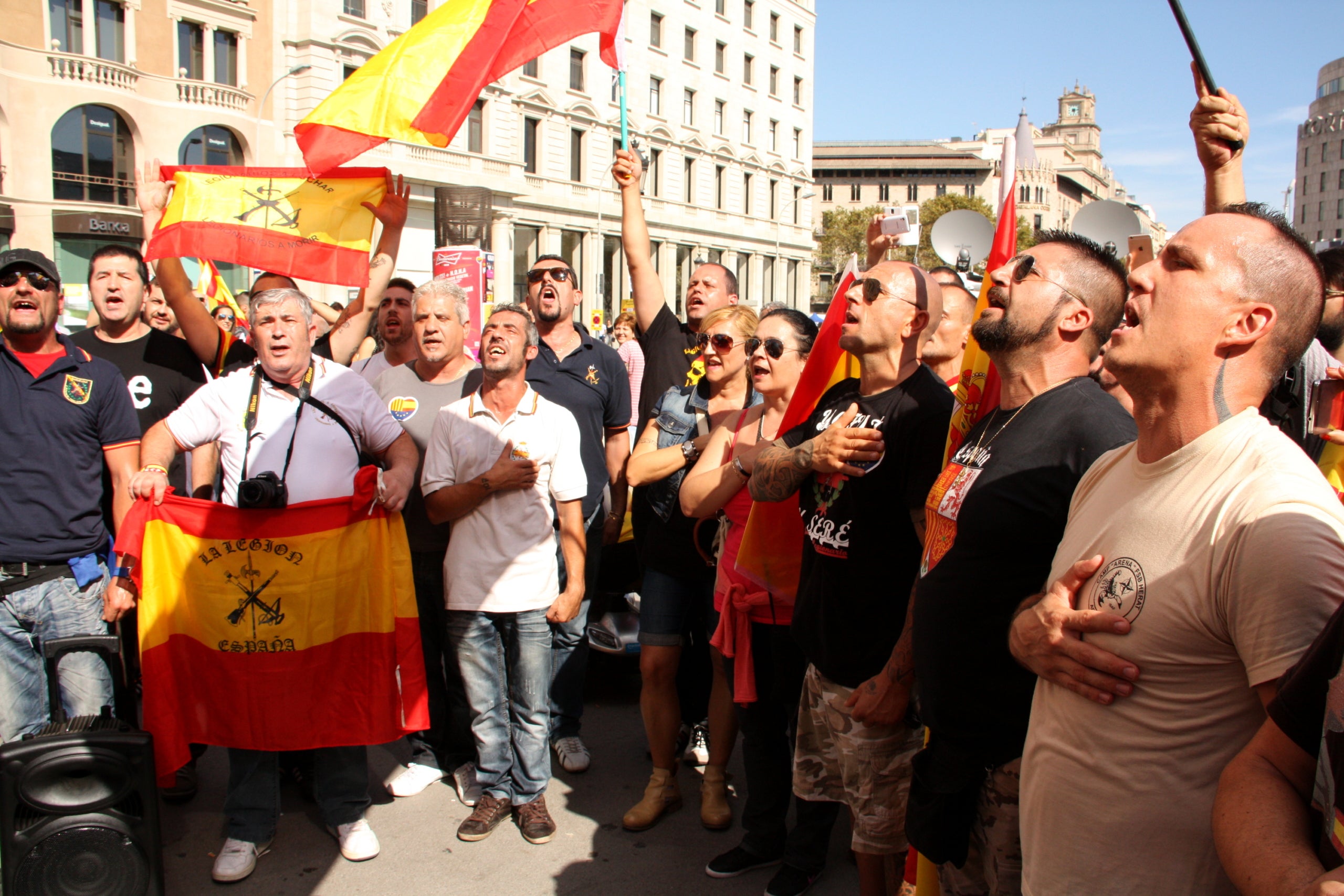 Un grup d'ultres espanyolistes a la manifestació del 12-O a Barcelona
