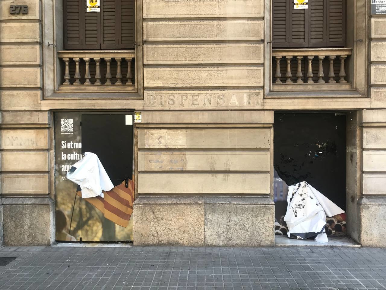 La seu d'Òmnium ha estat vandalitzada després de la manifestació del 12-O / Òmnium