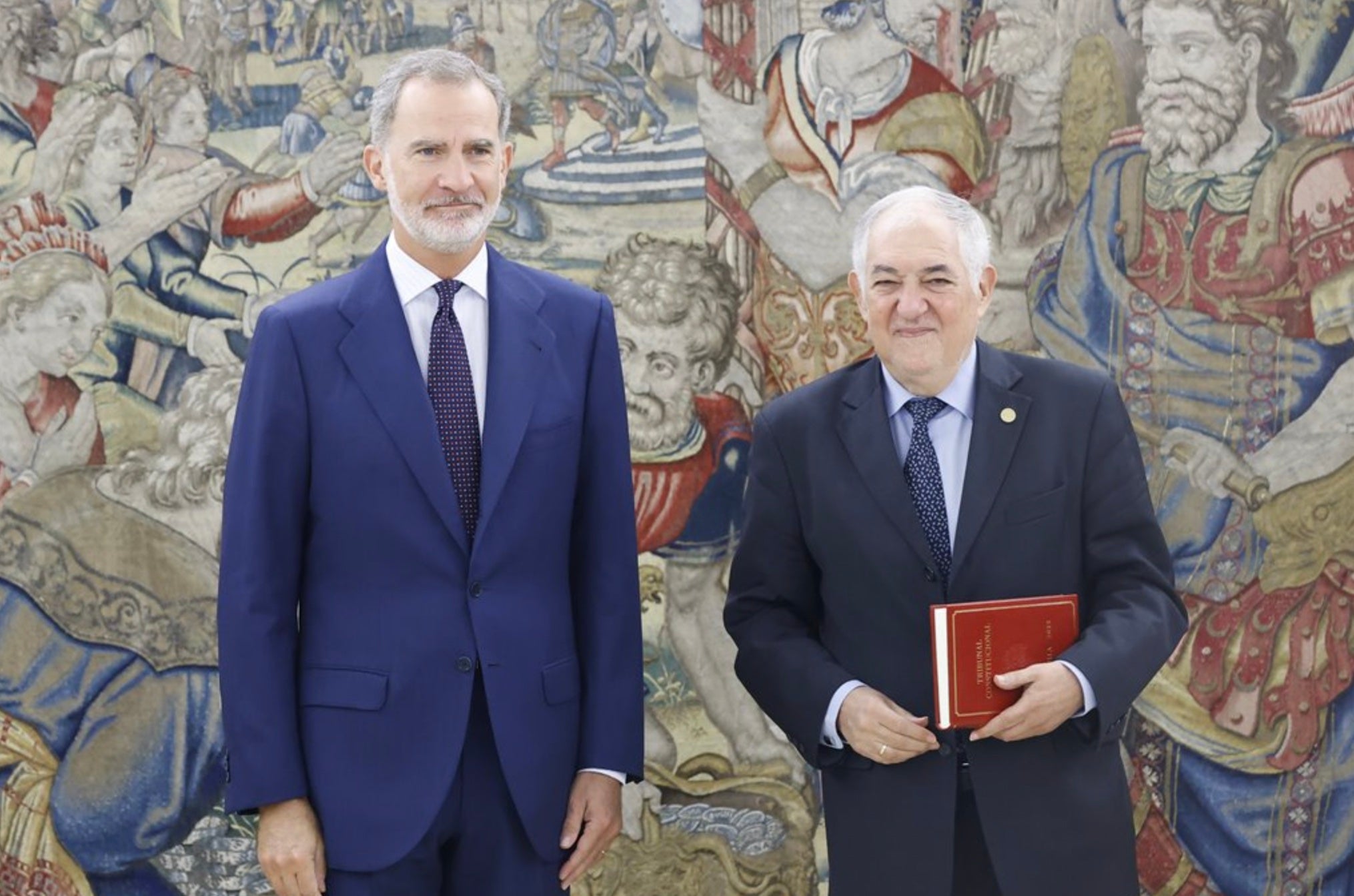 El rei espanyol, Felip de Borbó i el president del Tribunal Constitucional (TC) Cándido Conde-Pumpido, en una trobada institucional/TC